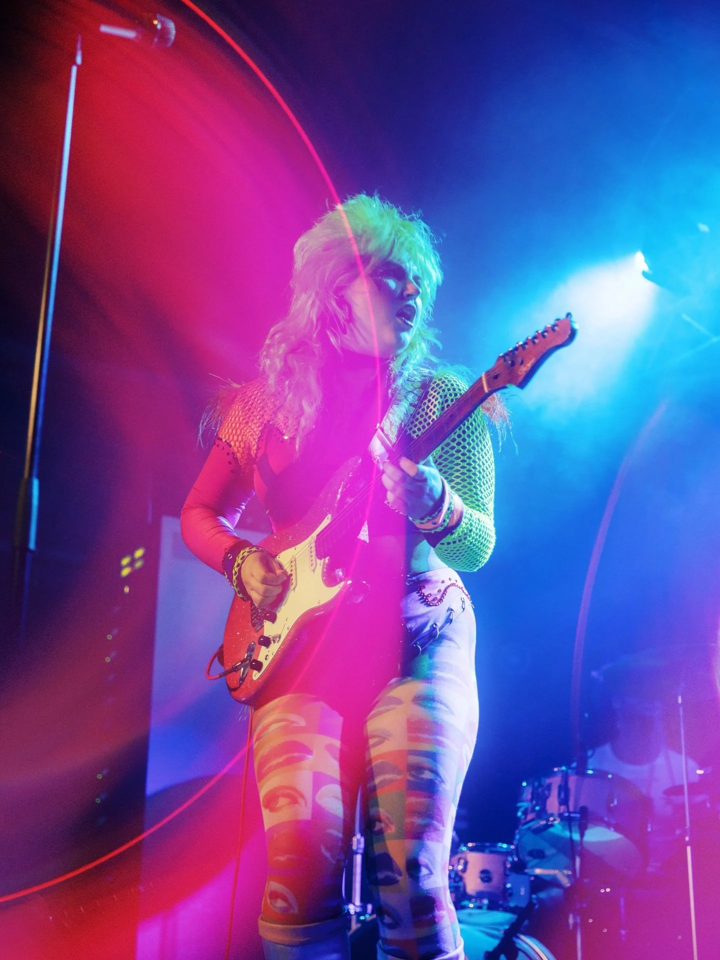 Oh how I miss this show! Here&rsquo;s part 1 of my photos from this night: @kingsburyxx co-headlining at @brighton_music with @maris.wav ⚡️🌈 

Part 2 w/ MARIS coming up next&hellip; ☆ 

📷: @thejuiceboxpress