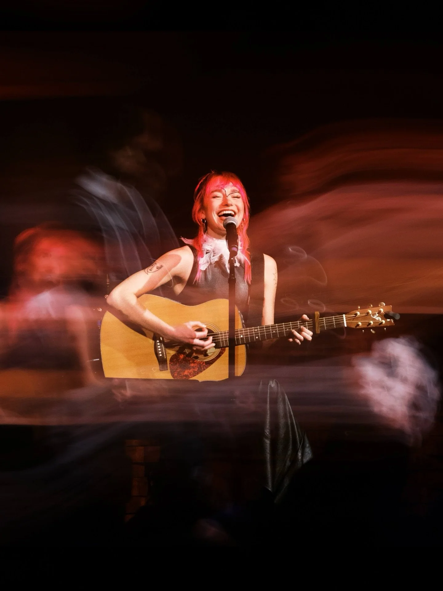 A Very MARIS Holiday Show at @citywinerybos this week 🩷🎄 

@maris.wav / @megsmithlol / @thetigerwizard