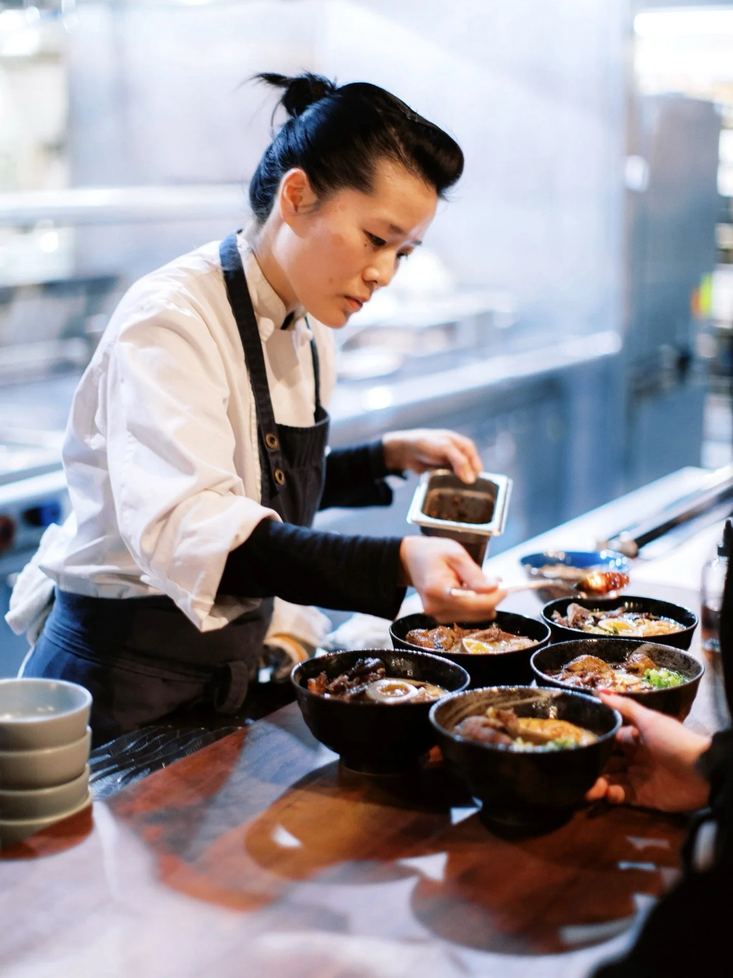 Highlights from @fenwaybowl&rsquo;s athletic directors dinner at @gopagu 🍽️ 

👩🏻&zwj;🍳: @tracypagu