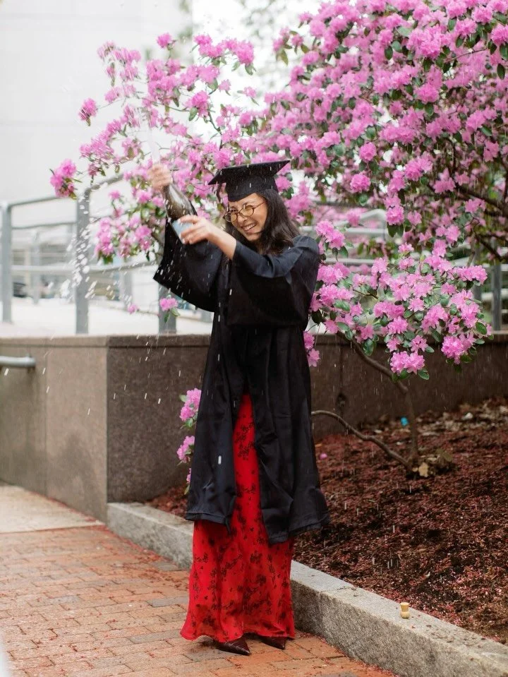 From one of my first grad sessions of the season, back in April! With Kelly from @northeastern 🎓 

Weather was not perfect by any means, but we certainly made up for it with all the flowers in bloom + a fun champagne shot at the end 🍾🌸