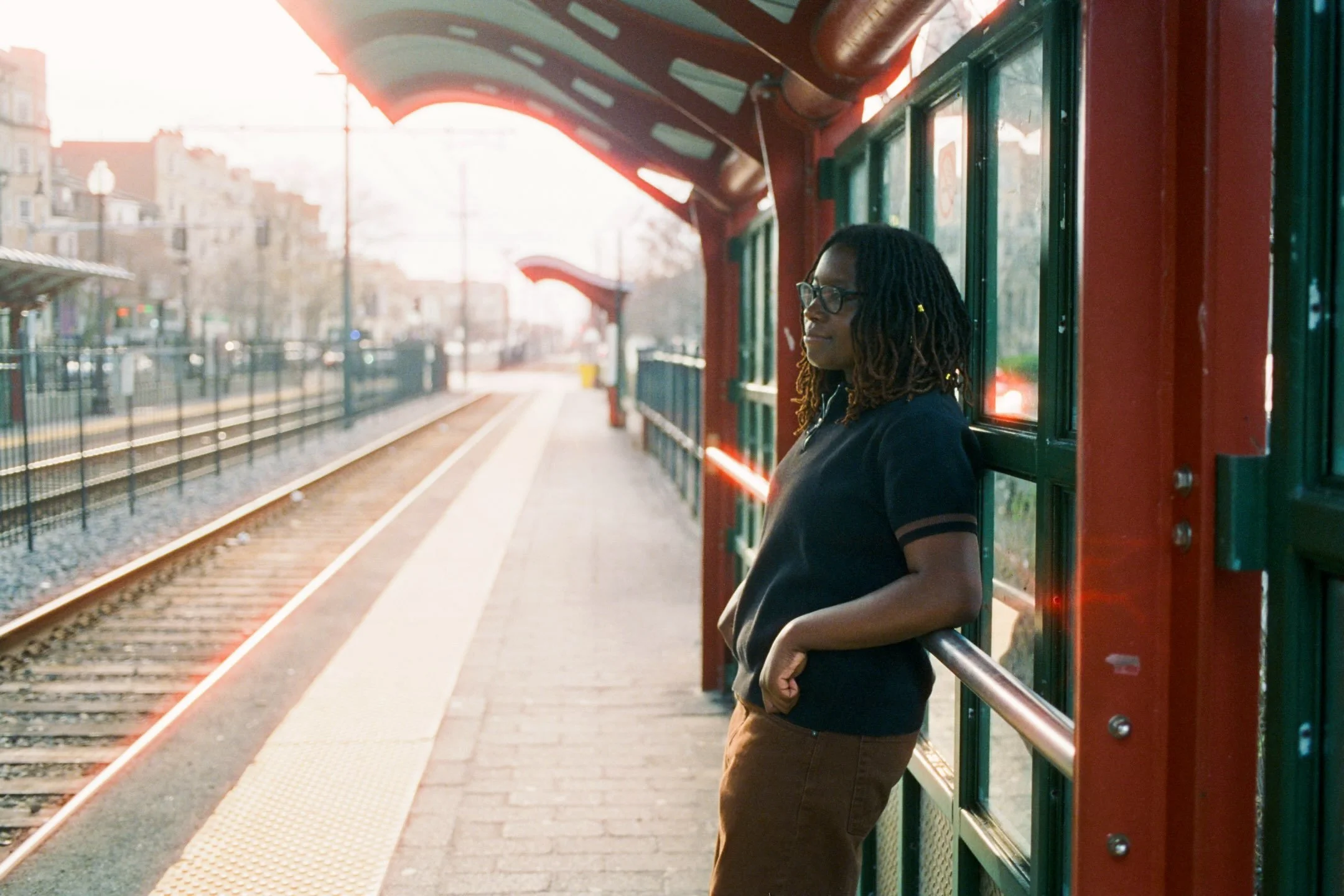 Now that the height of grad season has passed, I finally have more time to share some of the portraits I took this spring! Here are my favorites of Leah, at BU 🎓 

Slides 1-2: CineStill 800T 
Slides 3-6: Digital