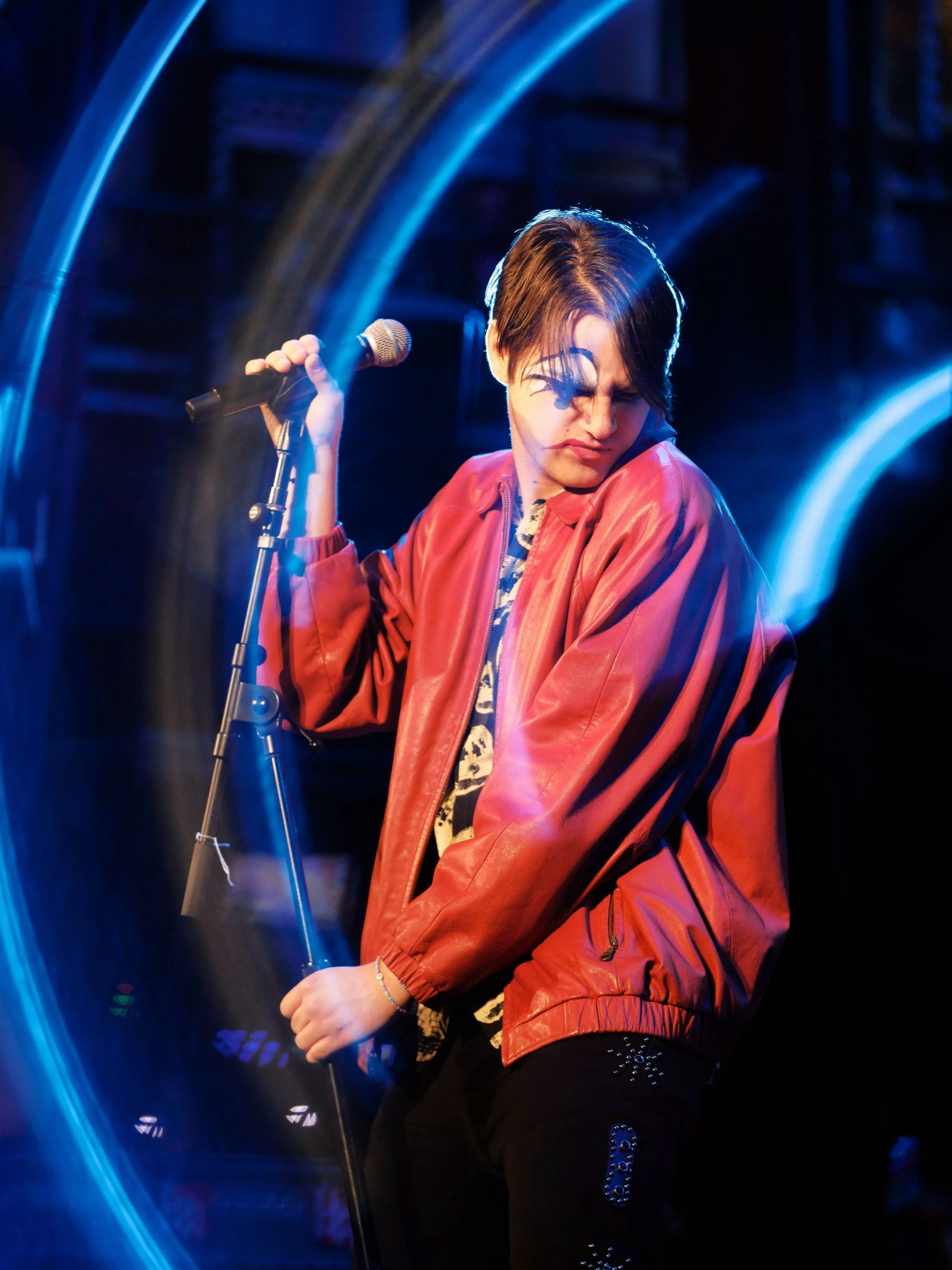 A phenomenal tribute to David Bowie, put together by some super talented people at @berkleecollege! And the perfect opportunity to play with all my fun lens tools 📷 

Thanks for having me! 🎸⭐️🪩 

@bowieatberklee / @berkleebpc