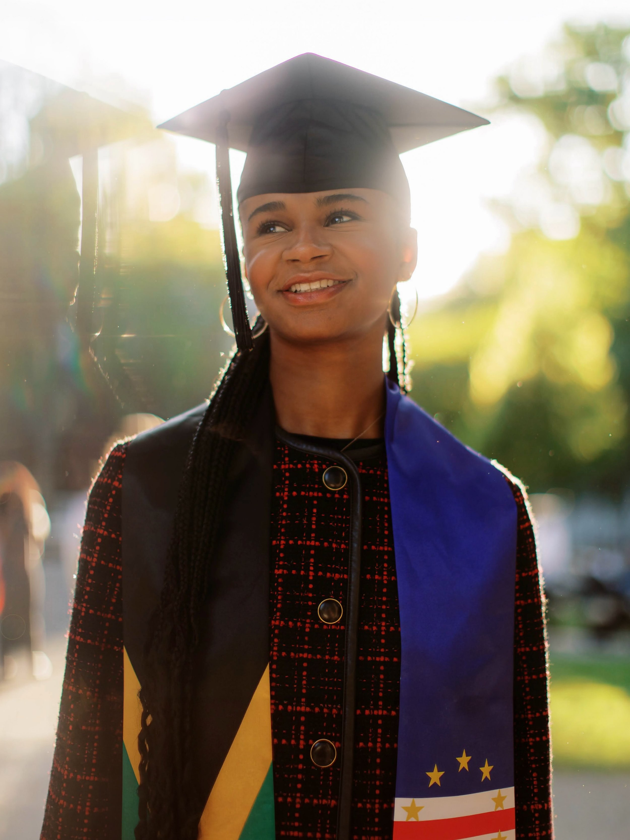 Part 2 of @.iammarleydias&rsquo;s grad portraits 🎓 

The sunlight on this afternoon couldn&rsquo;t have been more beautiful! Marley also selected my 2-hour option, so after visiting the Public Garden we had plenty of time to get on the T, take photo