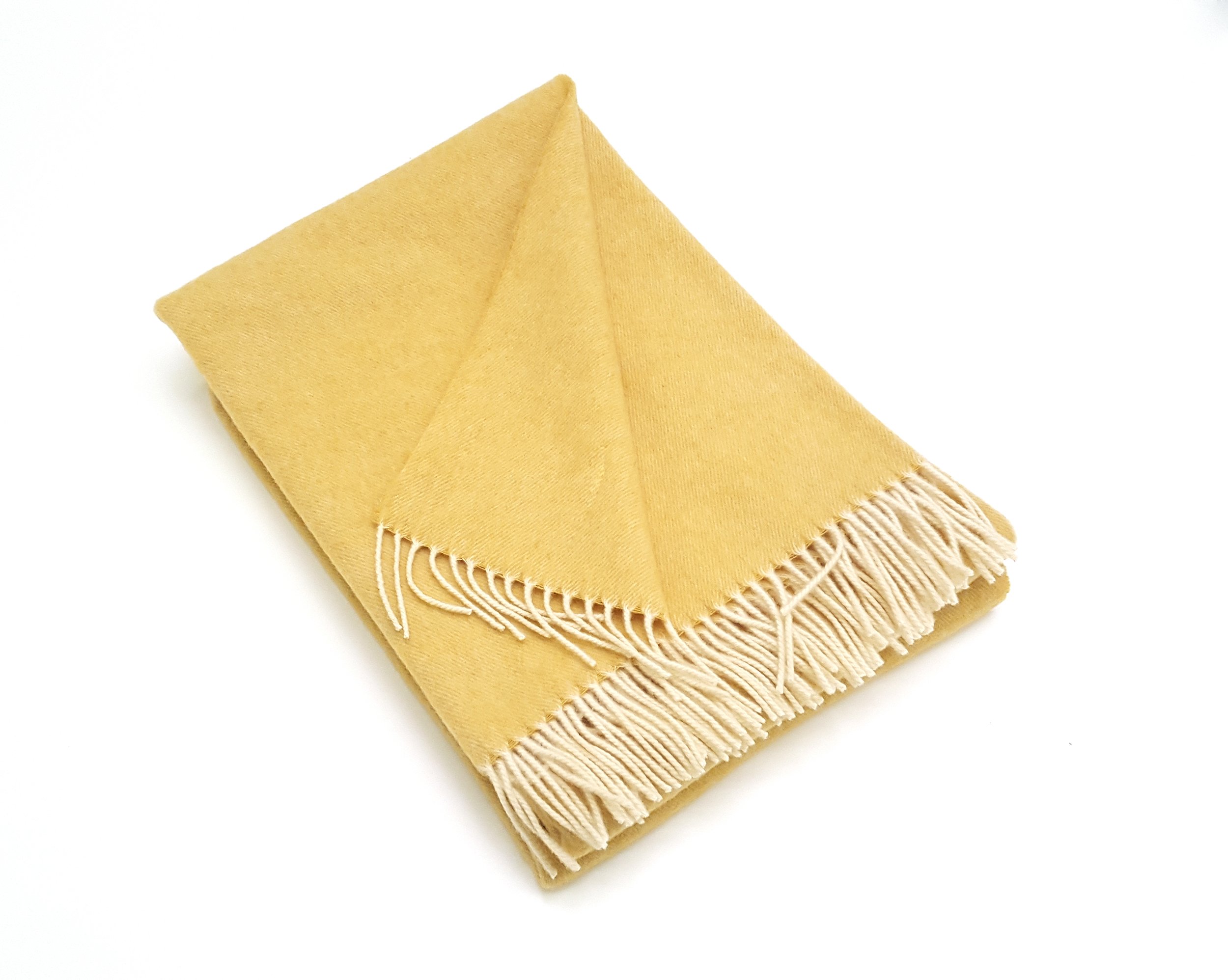 CLASSIC THROW - 75% Wool/25% Cashmere. Soft fringed throw. Colour: Mustard.