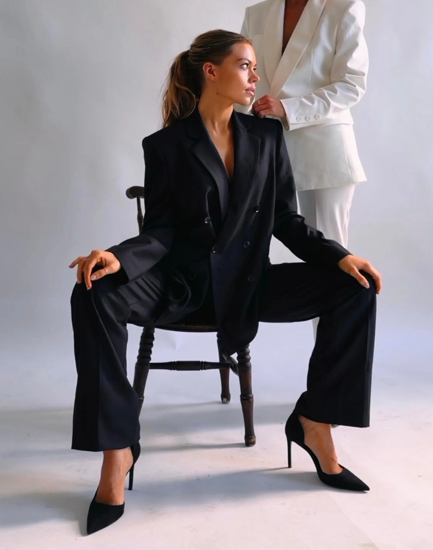 Recent work 🪐✍️🙆🏼&zwj;♀️!! Couple pieces with @skynews, @huffpost &amp; @wearefitandwell (back on my mission to get everyone to strengthen their ankles lol) - plus moments on set with @momil.gillani &amp; @nipandfab 🫶🫶

Couple London recommendat