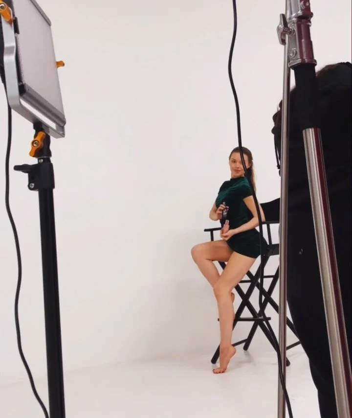 Loveeed working on the Christmas Glam campaign with @w7makeupuk 🎄✨🎅🏼🙆🏼&zwj;♀️💋

#londonmodels #commercialmodelling #w7cosmetics #cosmeticscampaign