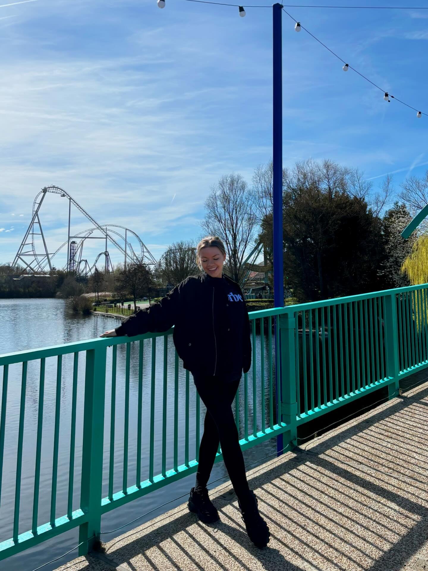 Obsessed with @thorpeparkofficial&rsquo;s newest rollercoaster Hyperia which is based on Greek mythology and goes so fast that my hair tie was snatched away by the wind 😆🪽✨

Thank you @jjprexclusive @popcornpr 🤍🤍
#presstrip #thorpepark #hyperia