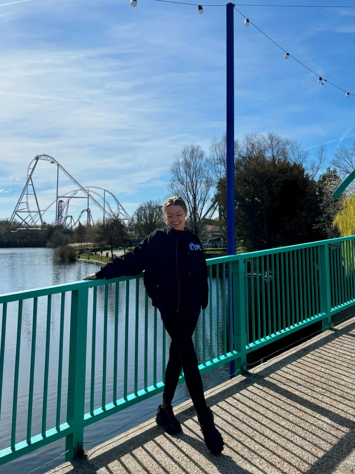 Obsessed with @thorpeparkofficial&rsquo;s newest rollercoaster Hyperia which is based on Greek mythology and goes so fast that my hair tie was snatched away by the wind 😆🪽✨

Thank you @jjprexclusive @popcornpr 🤍🤍
#presstrip #thorpepark #hyperia