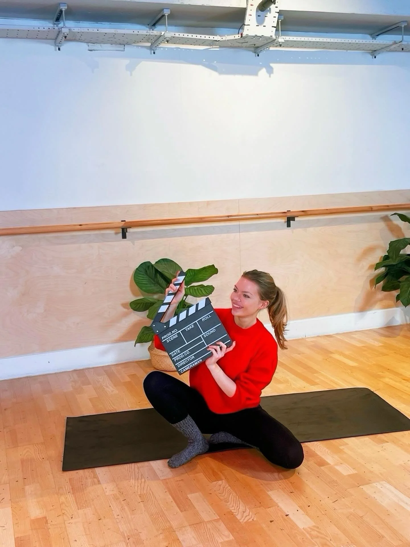 Recent health &amp; fitness work yay :) for @womenshealthuk on walking yoga, @menshealthuk on intuitive movement, @cosmopolitanuk on fitness as self-care, and @marieclaireuk on one of my fav stretches&hellip; 🐸💚 Everything linked in my stories if y