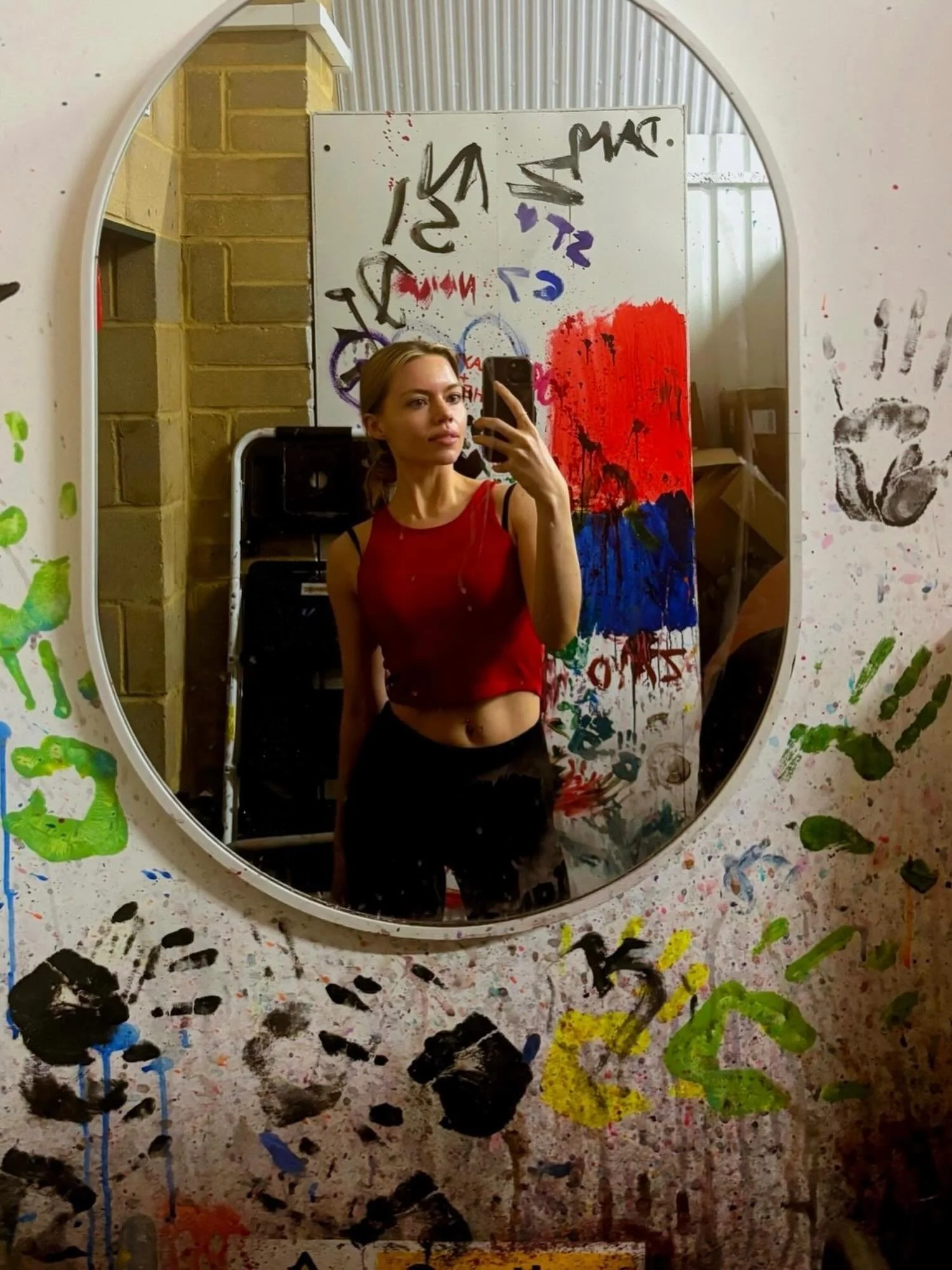 Summer of Arts &amp; Crafts 🙂&zwj;↕️🙂&zwj;↕️ some recommendations for your London summer agenda below 😛☀️

- @kedistudiolondon (v fun splatter painting situation! Throw paint at the wall!)
- @whitechapelgallery / @tate / @vamuseum (V&amp;A East de