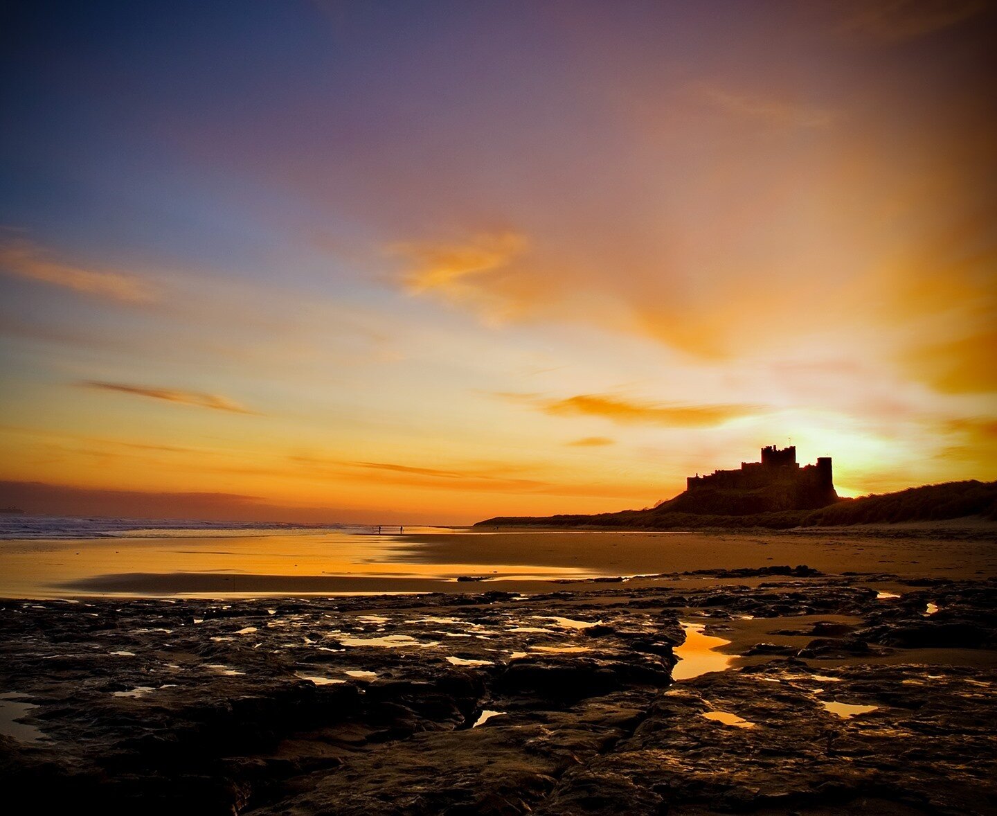 This is such an iconic symbol of Northumberland and its always a treat to photograph it. @Bamburgh_Castle @discovernland 
 #photooftheday #travelthe world #northumberland #landscapelovers