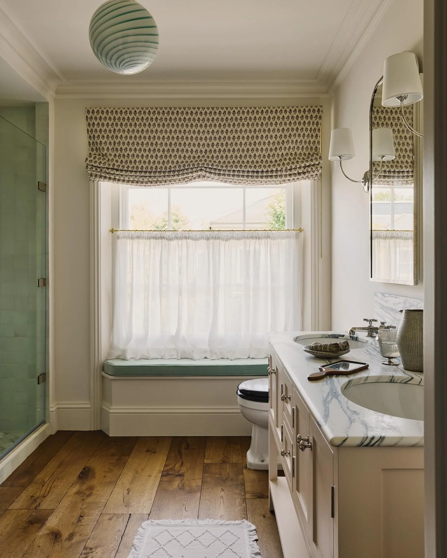 The Master Bathroom at my Clapham project 🛀🏼🤍. A warm neutral scheme of pinky creams and mint green, inspired by the beautiful Cipollino marble we sourced for the vanity top and bath surround. The enclosed shower area is drenched in zellige tiles 