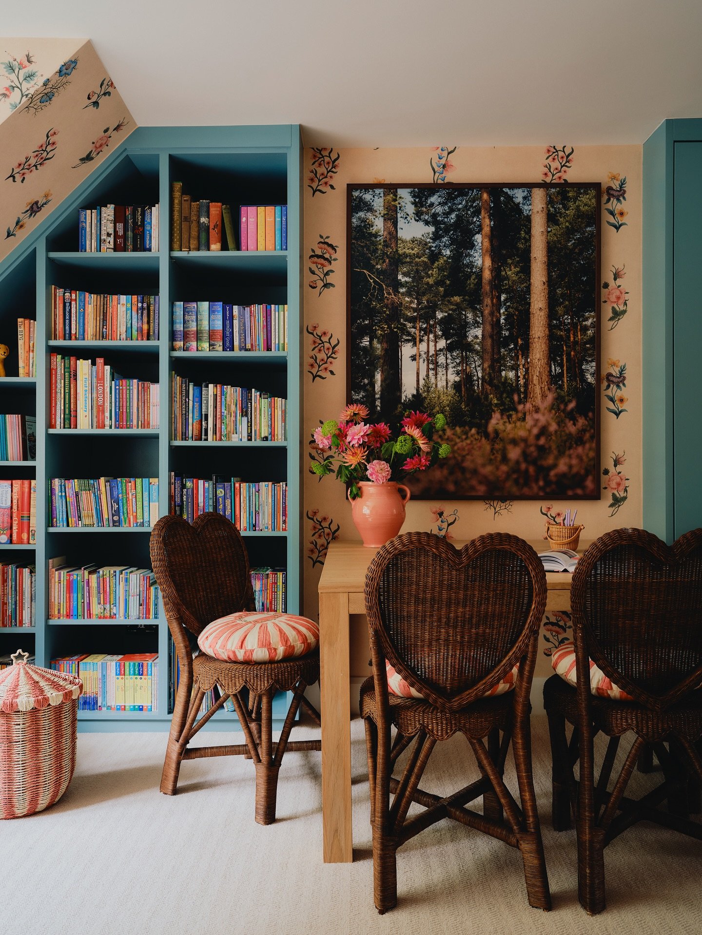 The iconic heart rattan chairs I sourced for this fun playroom at the top of my Chelsea house project are probably one of the most talked about pieces in the house&hellip; They&rsquo;re @hastshilp_uk beauties, I love them so much❣️🪑.

I had so much 