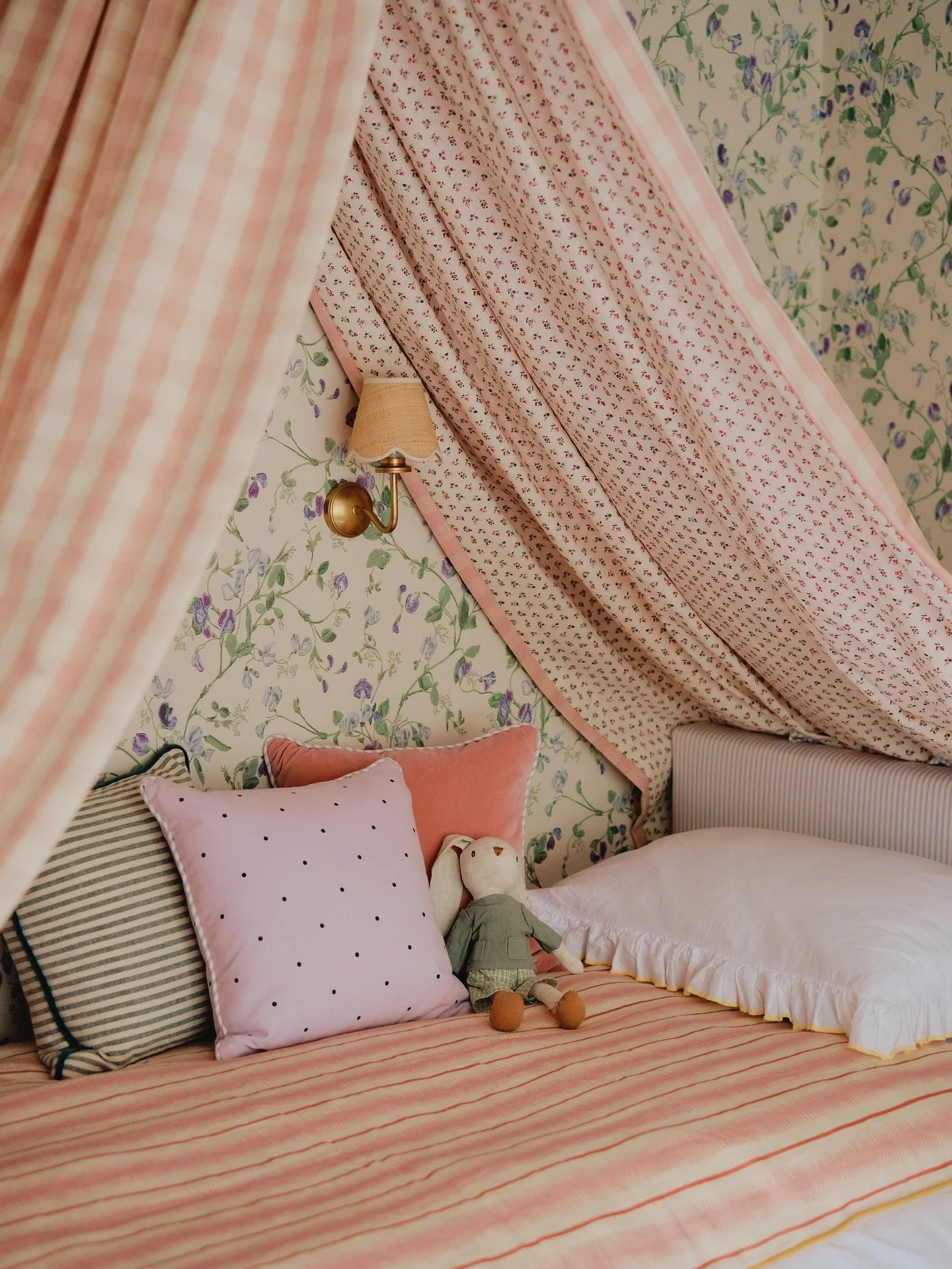 Lazy Saturday mornings in bed, but make it fit for a little princess 💓.

I always have so much fun working on children&rsquo;s rooms, creating magical spaces for little people is so rewarding - a little person&rsquo;s bedroom is such an important pa