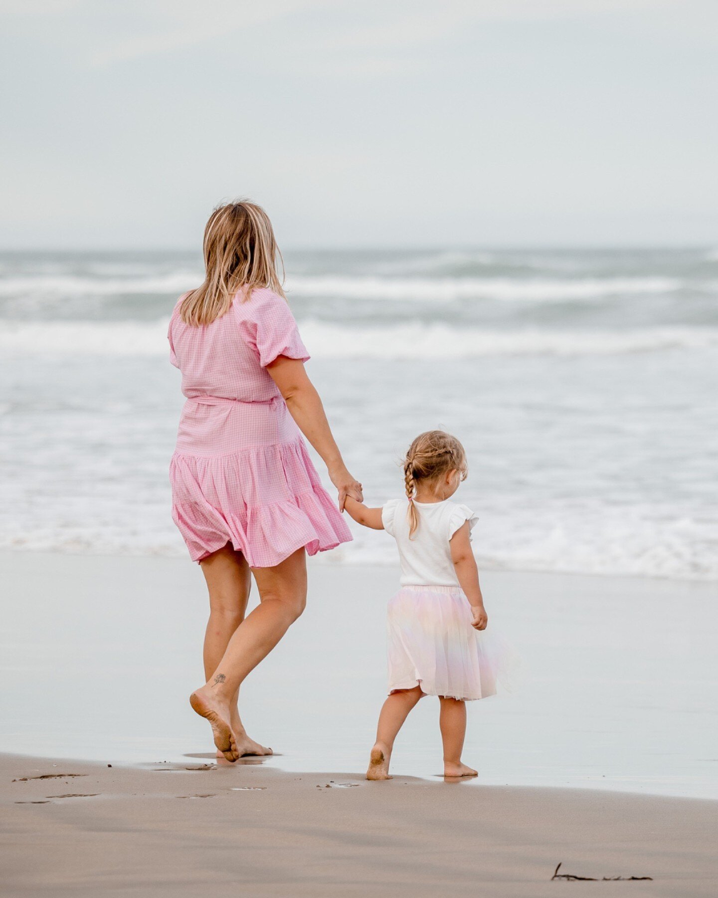 Found this cute extended family session waiting patiently for me in my drafts which is a travesty as I feel like these happy faces deserve to see the light of day! And a moment for the pink dresses, please, which are a reminder that you don't always 