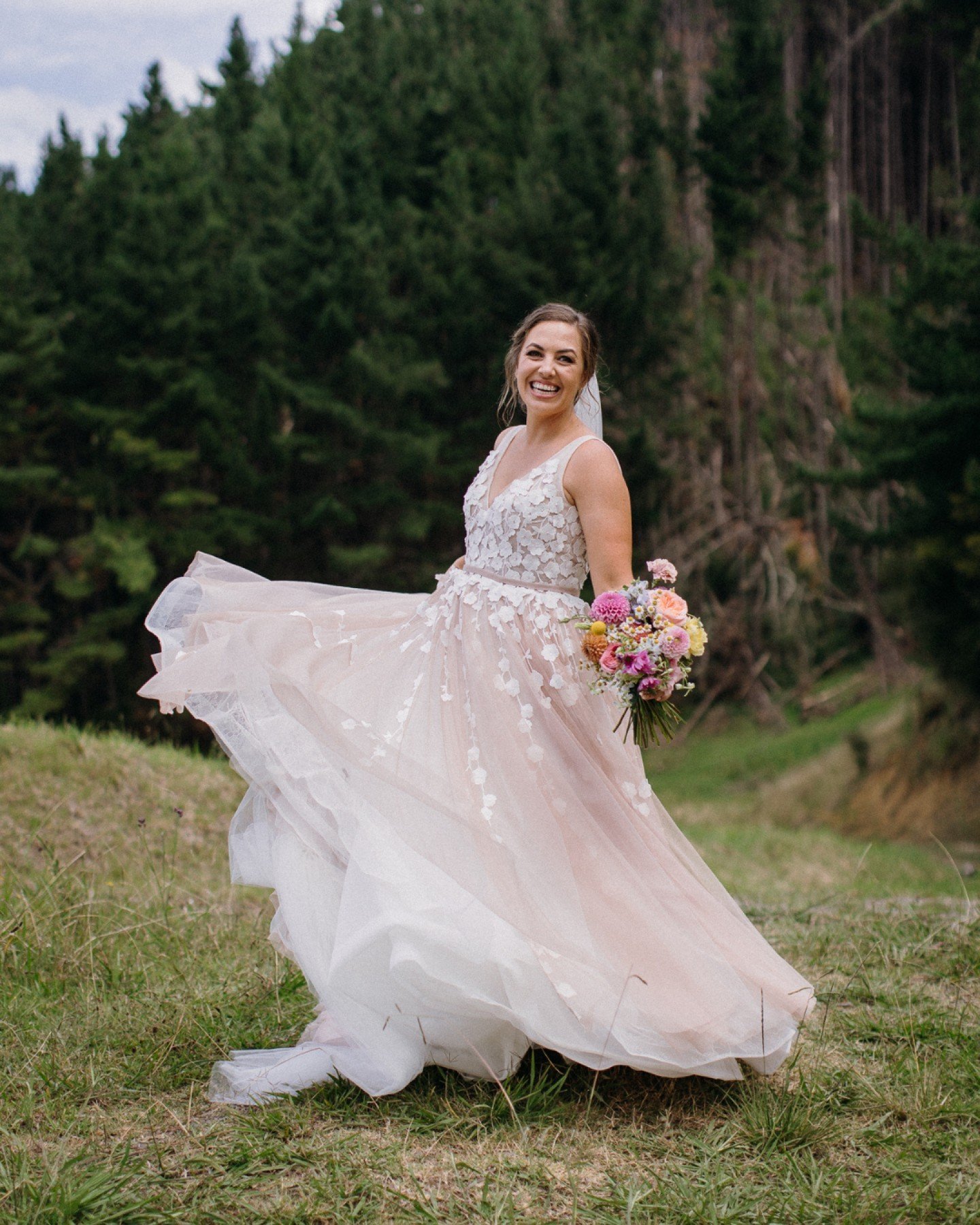 Let me tell you a crazy story about a little blush pink dress... Five years (!) ago, Morgan saw this wedding dress in the window of @paperswanbride and I guess you could say it was love at first sight because what was seen, could not be unseen. Fast 