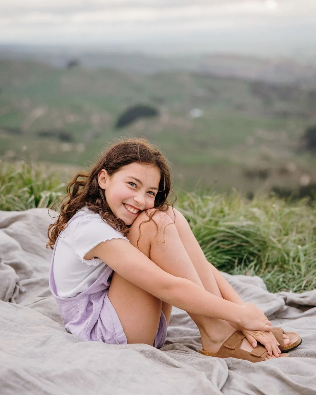 Mini Sessions are for this&hellip;. for laughter, movement, and lots of little moments of connection.
And our unpaid actor, Te Mata Peak, giving us the goods, as per. Another great day for Minis!
🤩🤩🤩