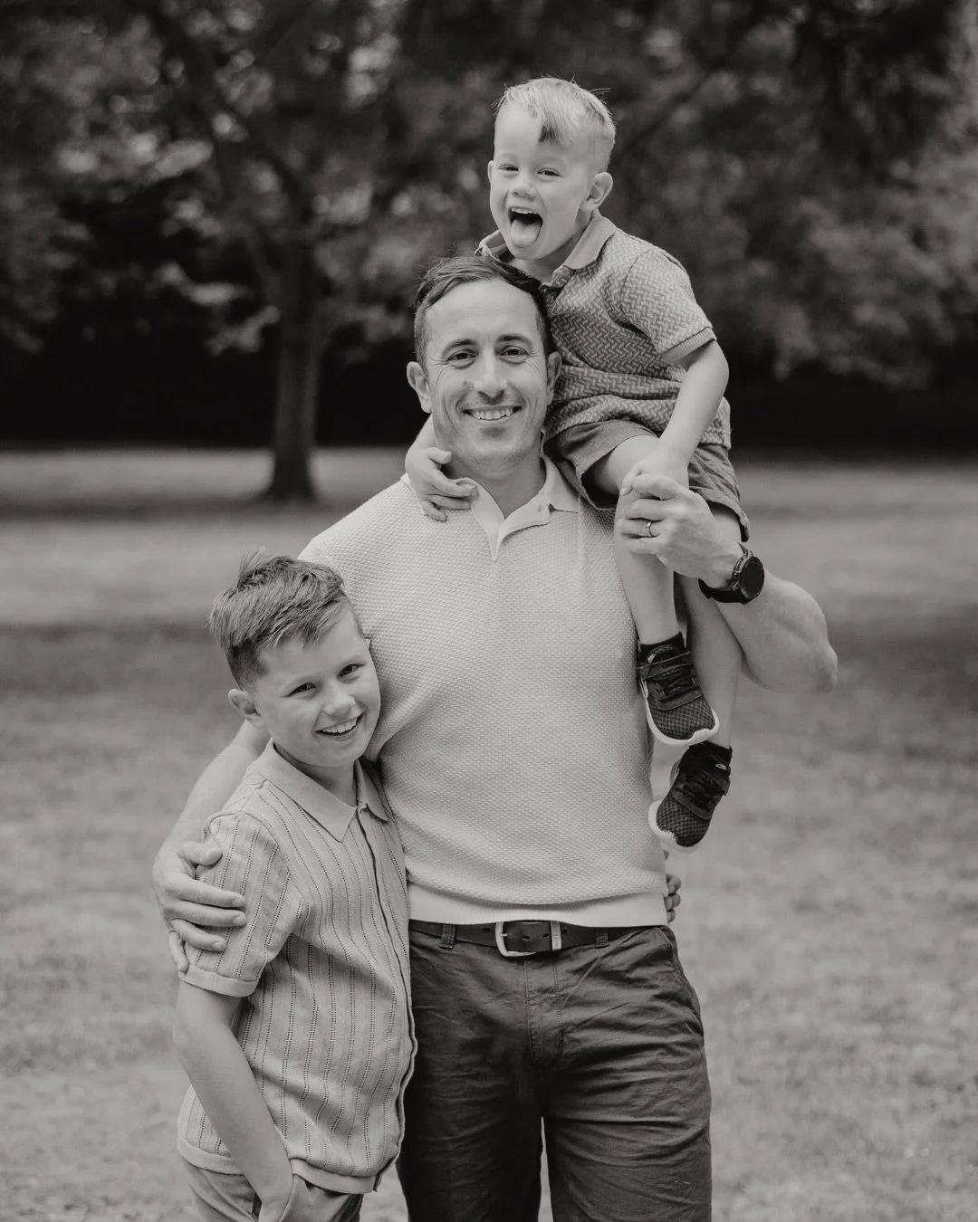 When the whole gang is back together, it&rsquo;s a rare occasion and always worth making the effort for a photoshoot!
From the full family portrait right down to each little family unit, and a bunch of candids along the way, I gotchu.