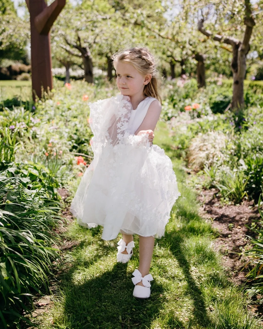 Full sun, flowergirls and a first look. A few favs from Sarah &amp; Matt&rsquo;s first moments together (and then a few from the end of the night too). 
This post is brought to you to you by the letter &lsquo;F&rsquo; 😜
 
#hawkesbaywedding #hawkesba