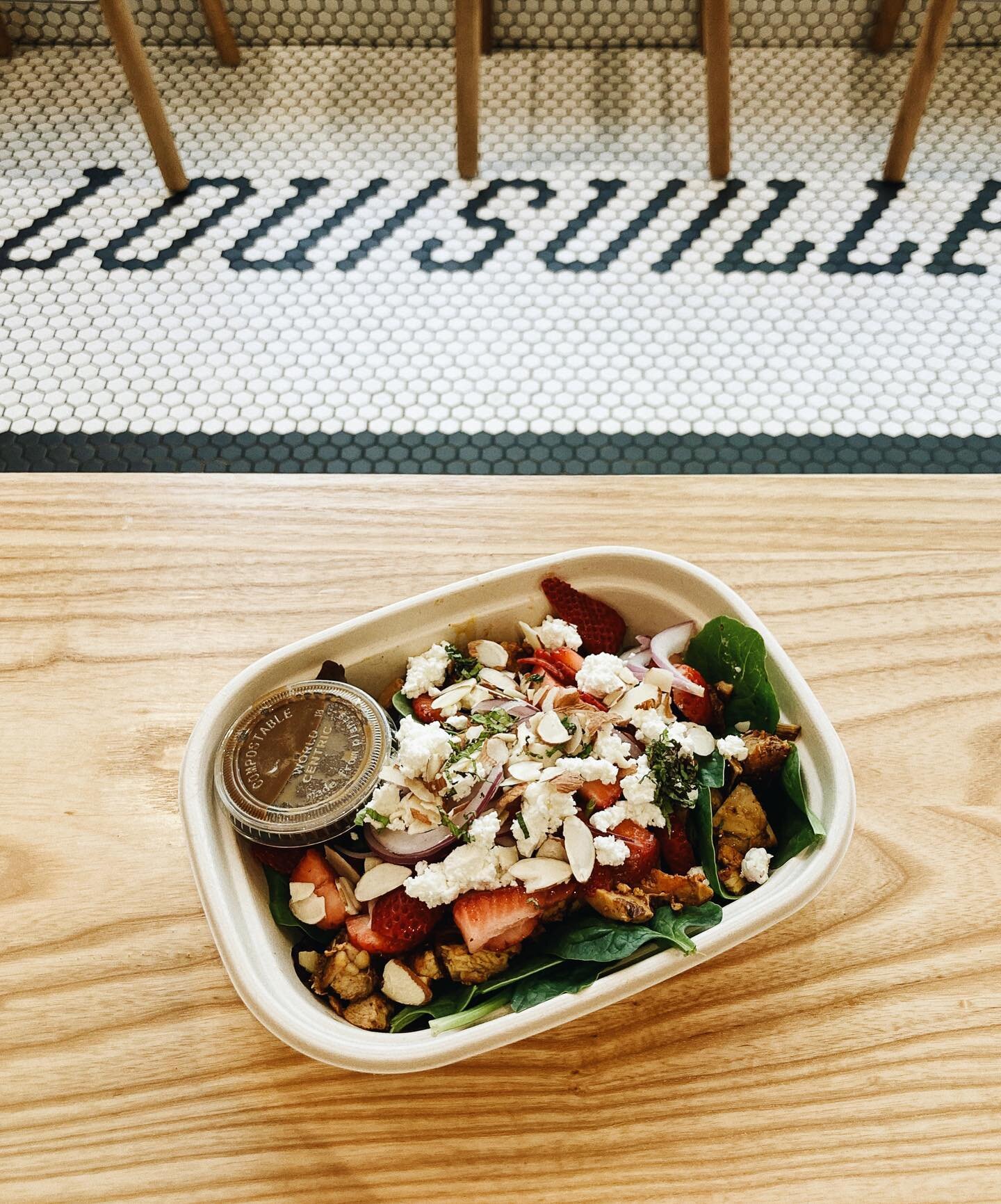 👋 Hey #louisville, we&rsquo;ve got you fully covered when it comes to farm fresh bowls and salads. Word on the street: they&rsquo;re kinda good✨