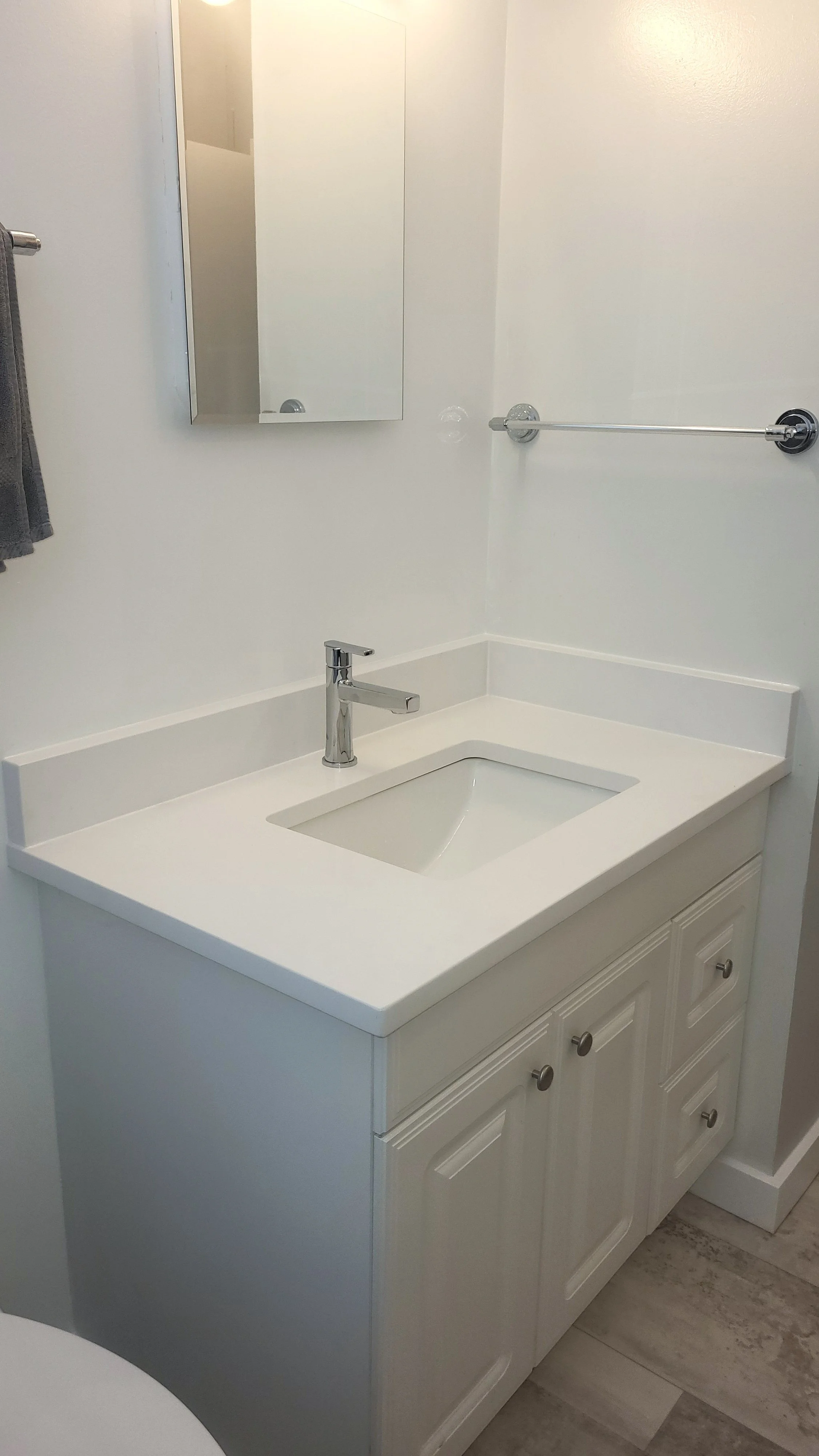 Bathroom Vanities and Vanity Tops: How to Choose the Right One for Your Renovation.