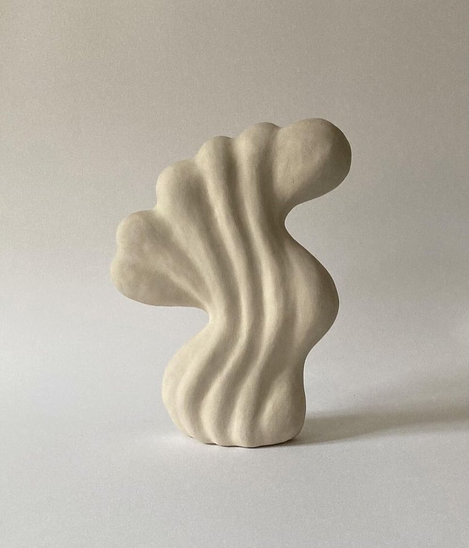 🕊 by @paula.atelier #inspiration 

 #monochromatic #whiteonwhite #freeform #ceramics #ceramicart #ceramicartist #scultpure #sculptureartist #artistsoninstagram #creativeart