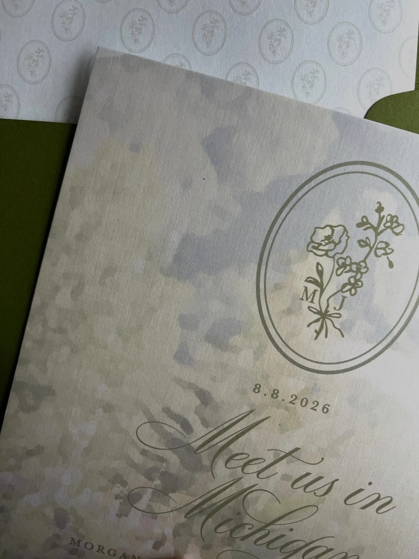 Something sweet, dainty &amp; green for this Michigan summer wedding 🌿