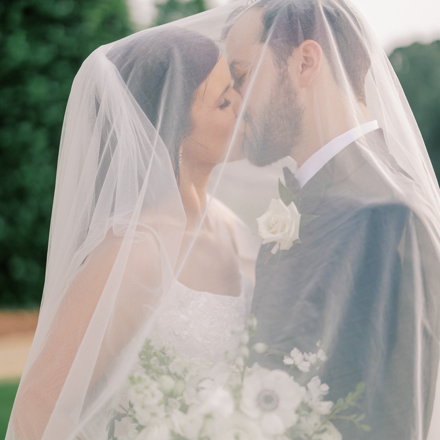 So many weddings I need to get around to sharing!

I loved all of the blue &amp; antique elements from Rachel &amp; Lane's day last year. It was a beautiful day for this sweet couple!