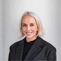 Christina Væting Nergård - styremedlem i Generasjon M - Jobber med finans og investering som Trader i Norges Bank Investment Management (NBIM). Som medgründer av Generasjon M har hun bidratt særlig innen strategi og økonomi.