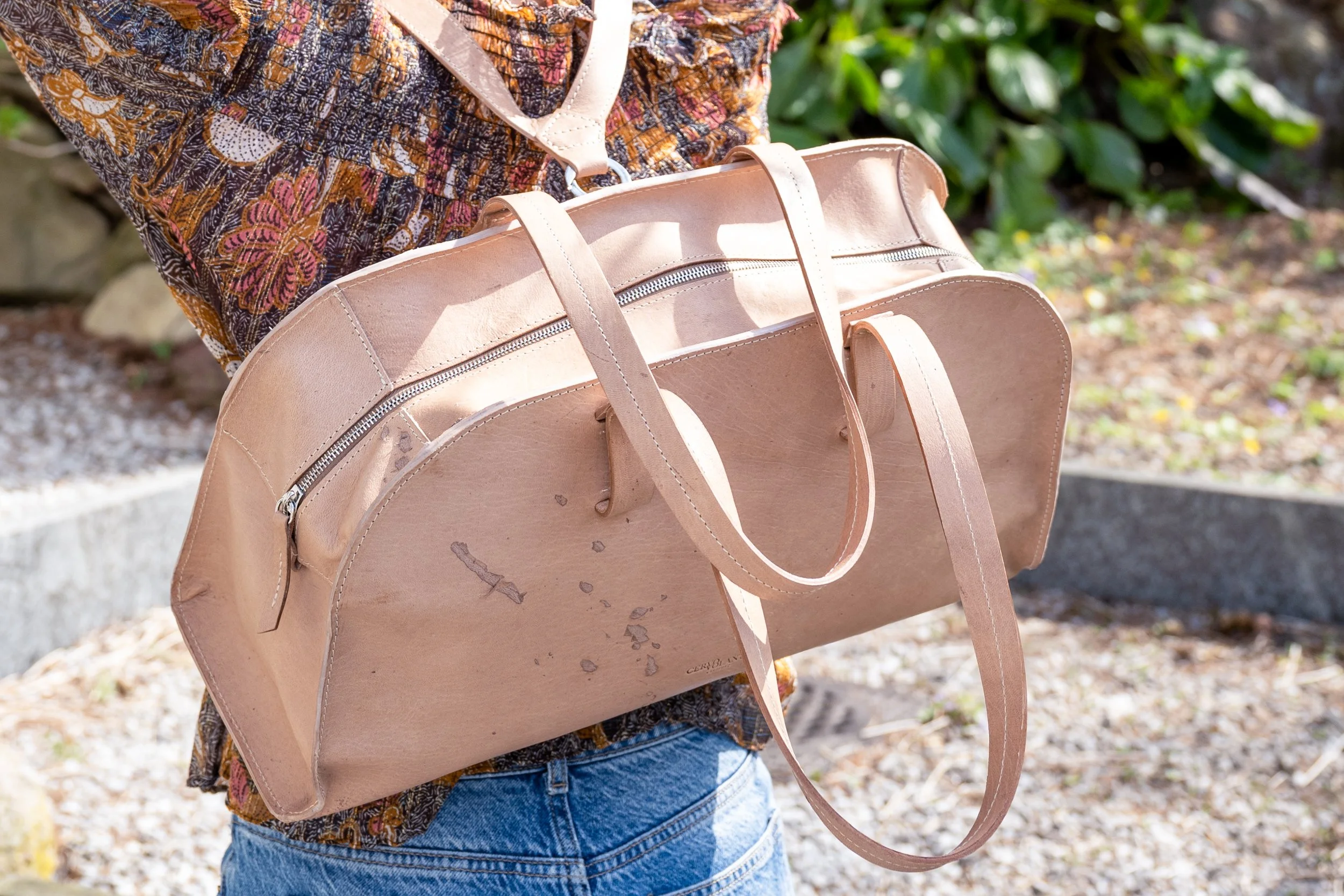 CervoVolante_Poppins_PACK_cognac_Model_05-04-2026-3-WEB.jpg