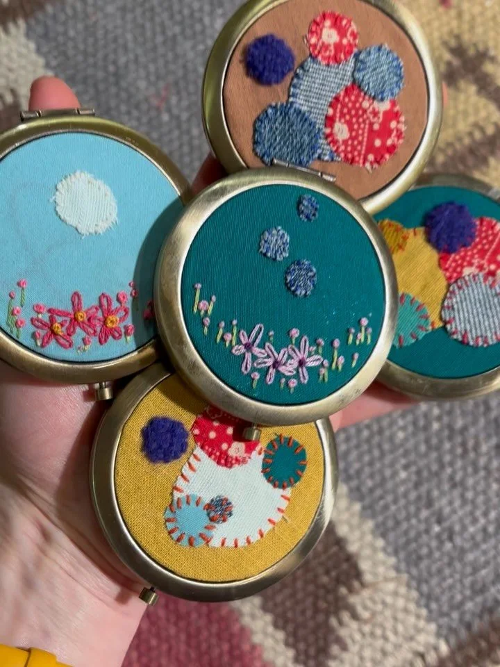 playing with color via little embroideries and tiny fabric collages on compact hand mirrors 💗

#embroidery #applique #collage