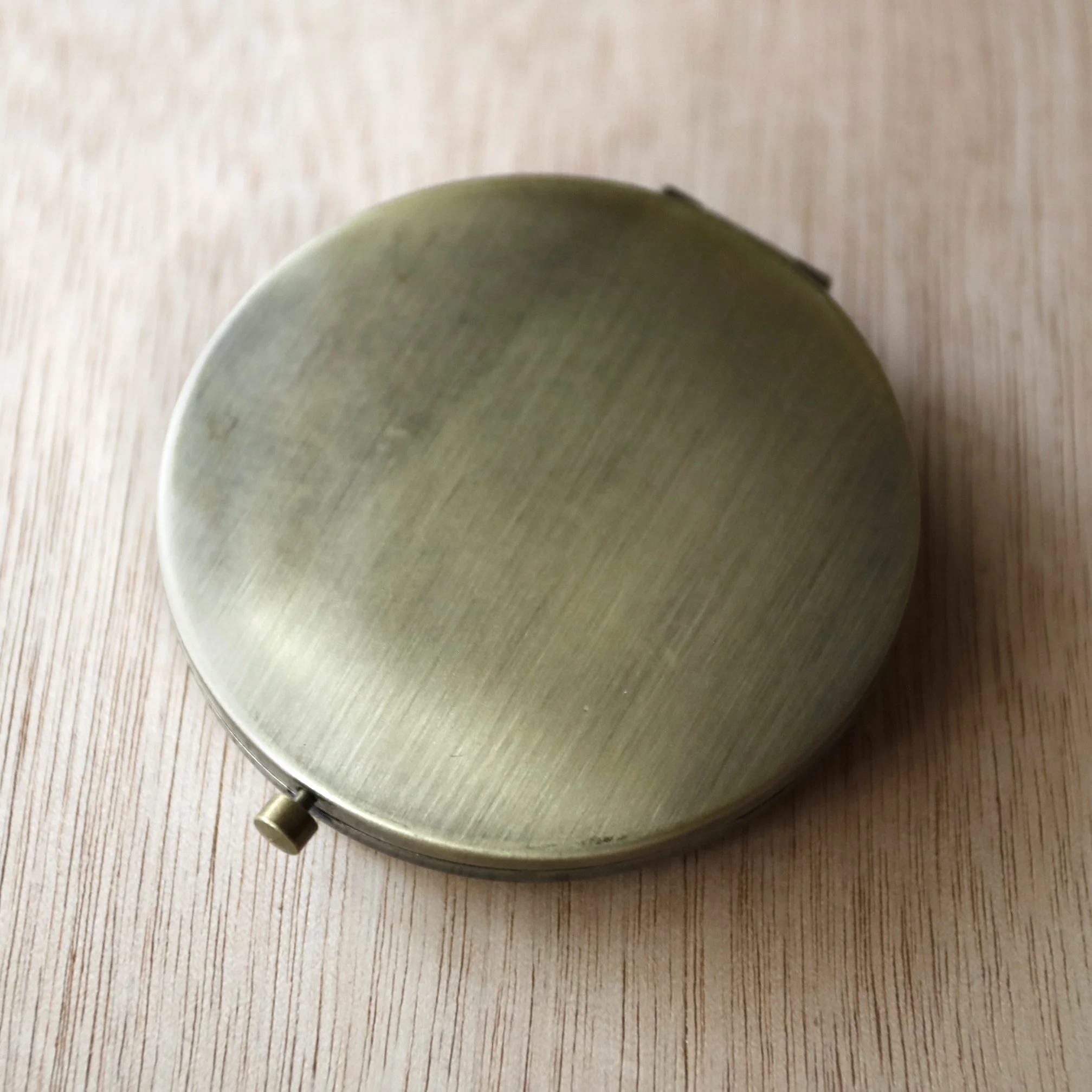 mirror_closed_back.jpg (Copy)