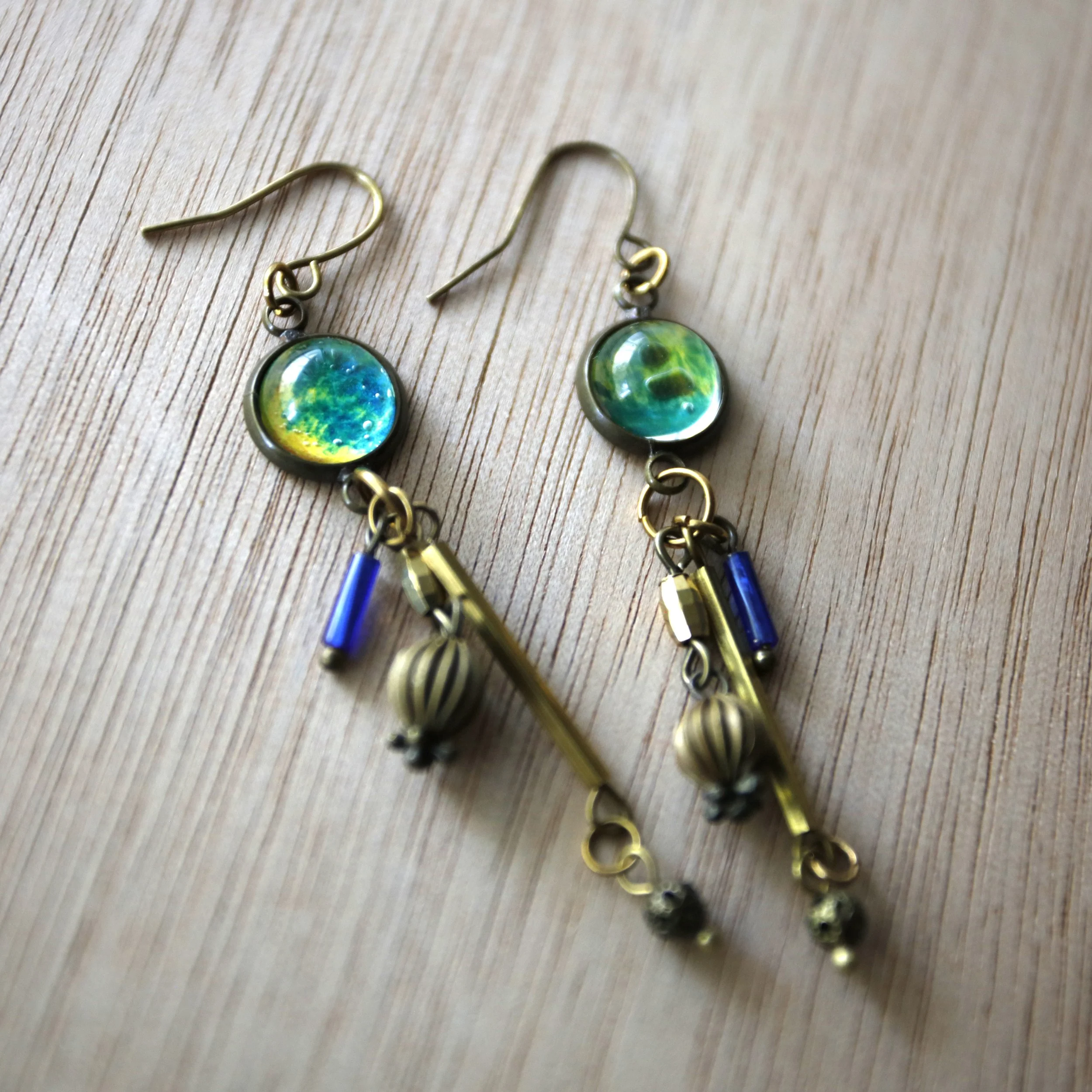 dangly earrings with globes (cool)