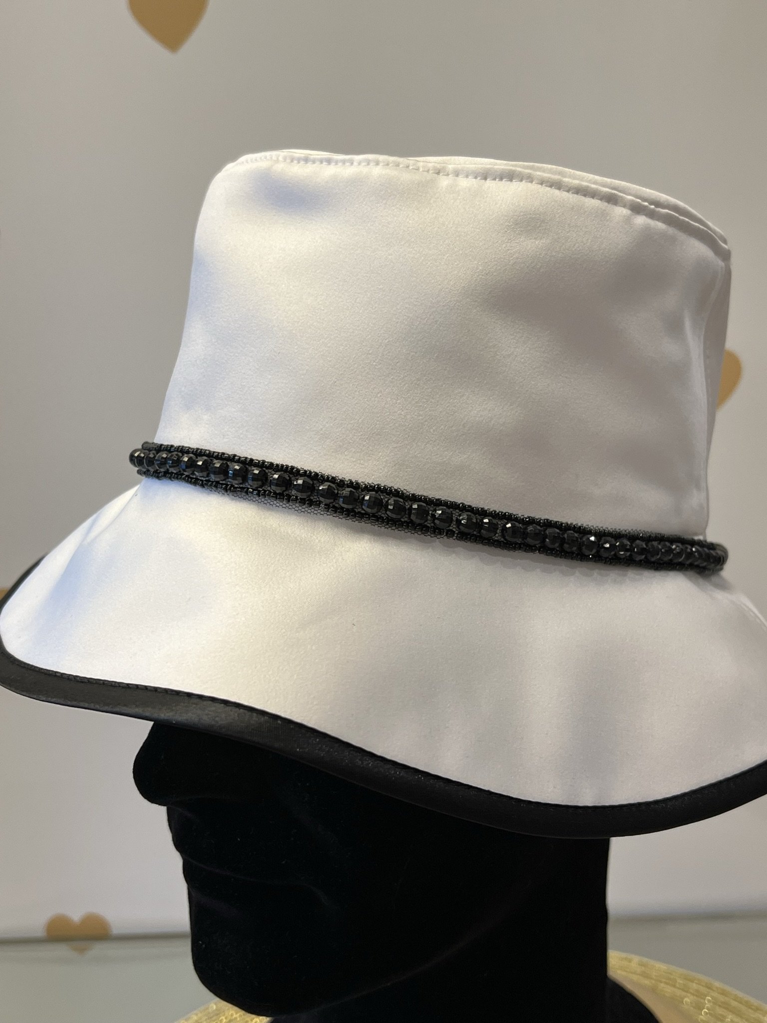 Bucket Hat Elegance