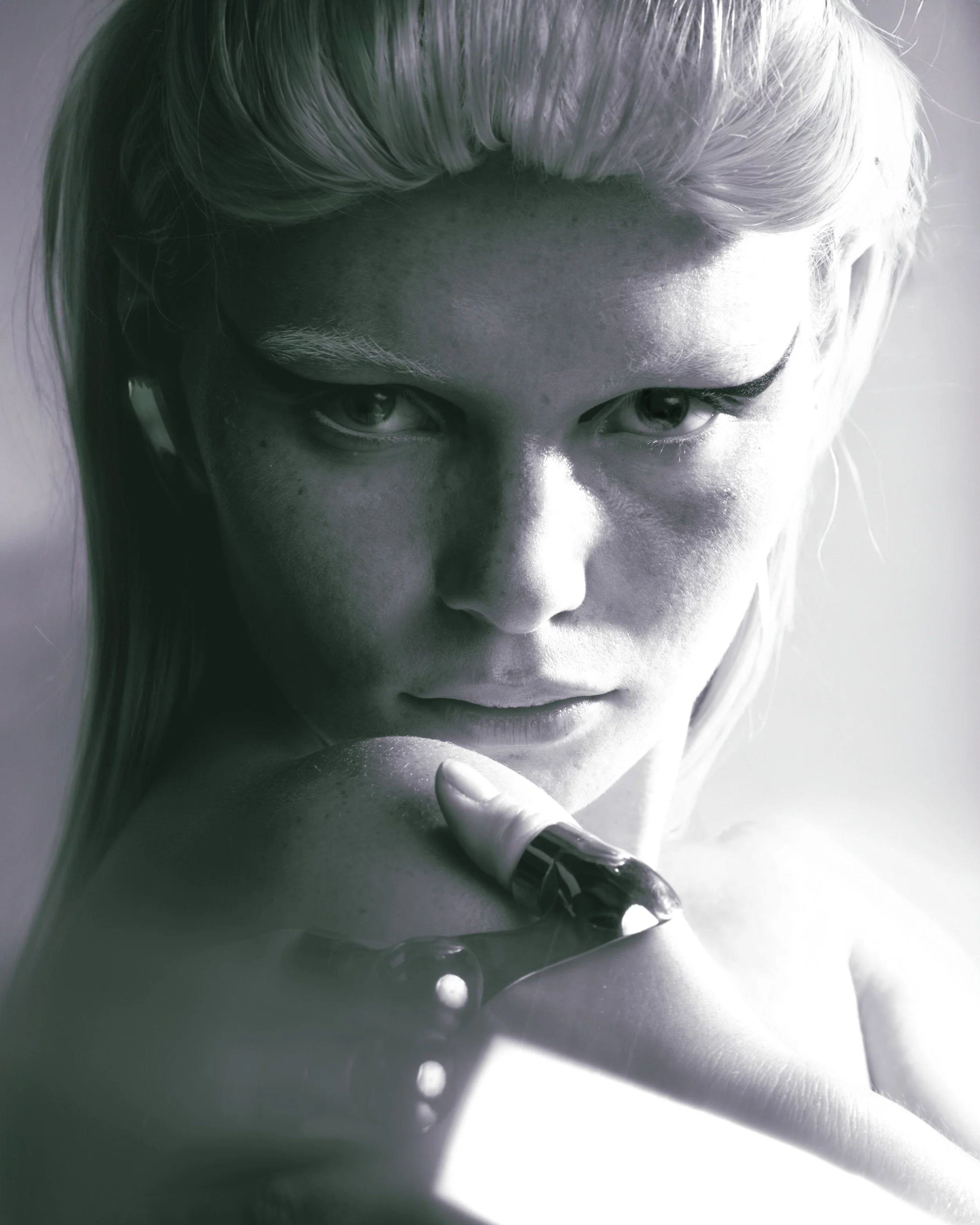 1-chloe-elisabeth-main-book.jpg