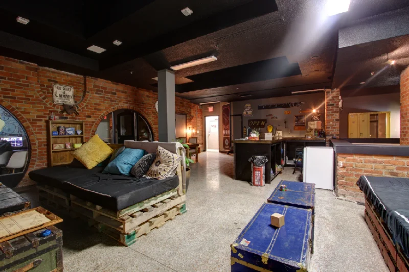 BRING YOUR OFFICE TO IMPROBABLE ESCAPES!