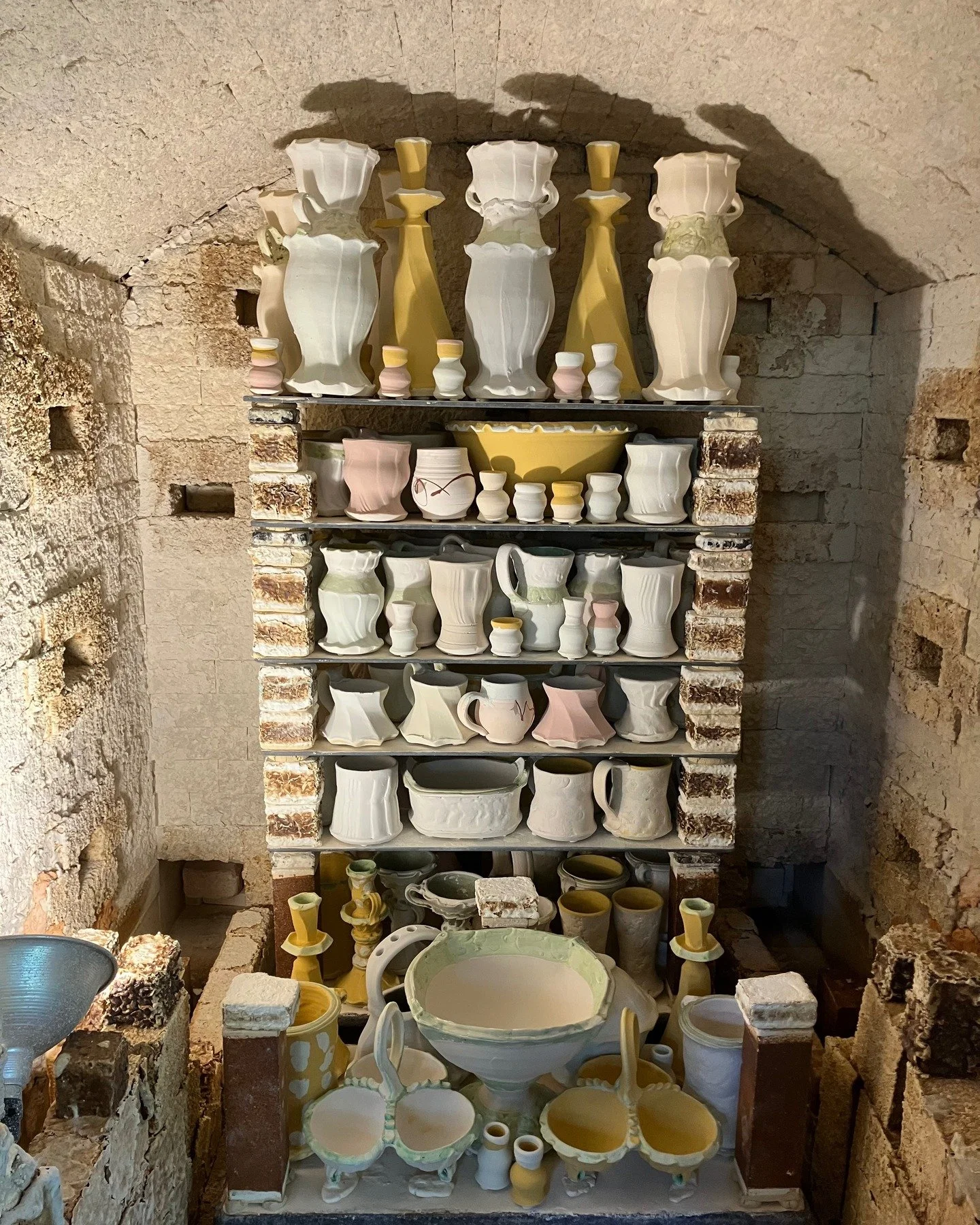 Befores and Afters Latest Firing!
A very full kiln!
Looking forward to seeing many friends @sprucepinepottersmarket this weekend, Oct. 11-12.
Thanks to @cynthiabringle for helping with unloading all the pots.
#sodafiredporcelain
#singlefiredporcelain