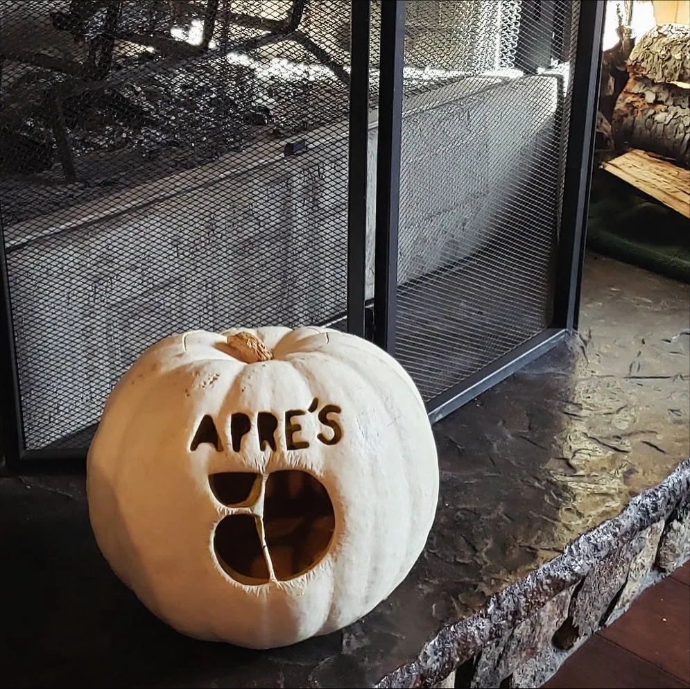 No tricks, just treats (and champagne). Spooky week is officially uncorked. Apr&egrave;s season&rsquo;s got a dark side and we&rsquo;re here for it. 🎃👻💀

Thank you @jimlewis2052 for the Apr&egrave;s House pumpkin carving from Colorado!

Featuring 