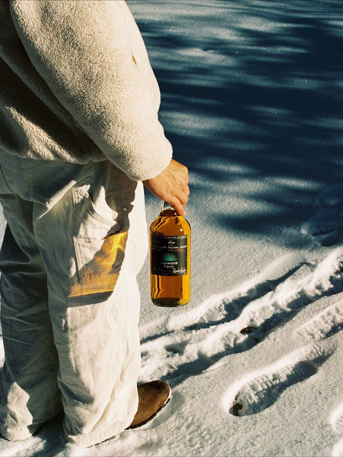 Apr&egrave;s-Migos! Apr&egrave;s the @casamigos way! Smooth. Sunny. Slightly dangerous 😏😎 it&rsquo;s what we&rsquo;re sipping this apr&egrave;s season.

Join us Saturday, Nov 22nd for the debut of our Casamigos Ski Beach @dosolaspc from 2pm-5pm. It