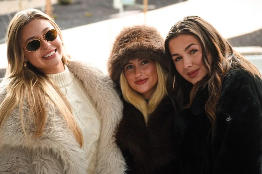 It finally feels like winter! Drinks flowing, @bangarangthedj on deck, apr&egrave;s all afternoon! If it&rsquo;s cold outside, you need the buzz inside. See you today @dosolaspc 2pm-5pm

📸 @humblehungryjoey