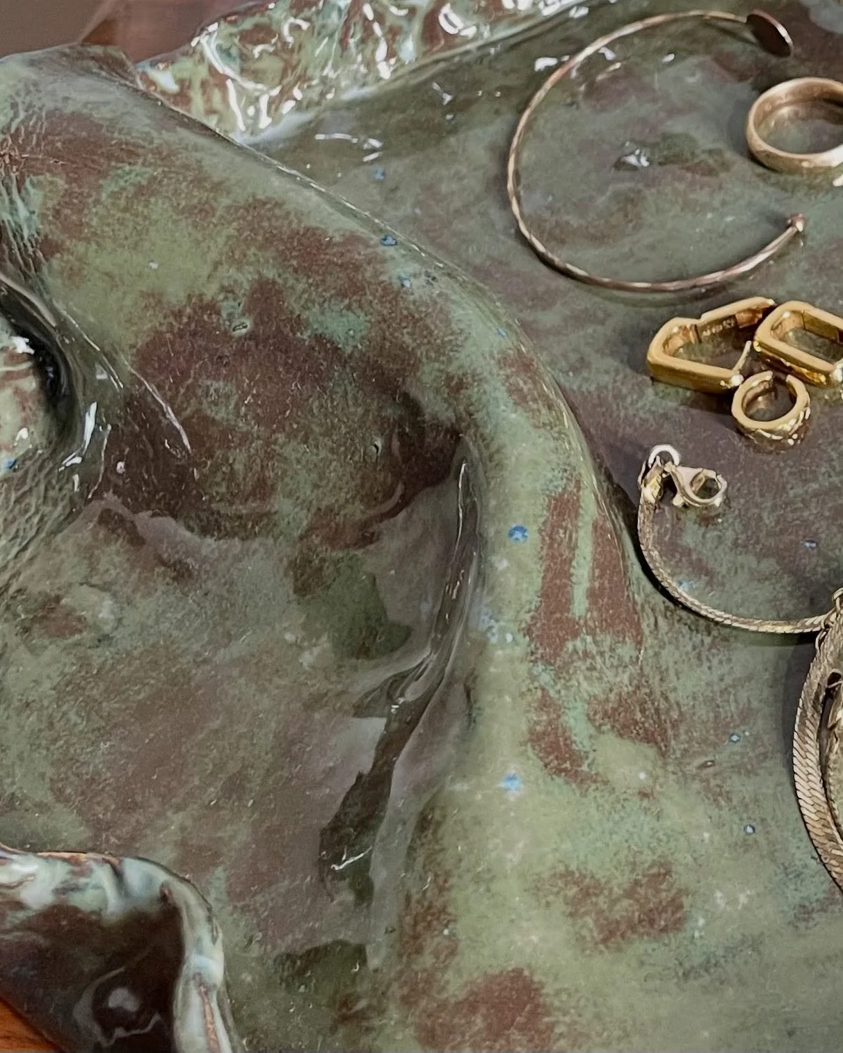 After years of absence, I&rsquo;ve recently dared to try pottery again. I&rsquo;ll see where the journey takes me and how my style develops. These are the very first results after the long break, and I used different techniques for each piece to see 