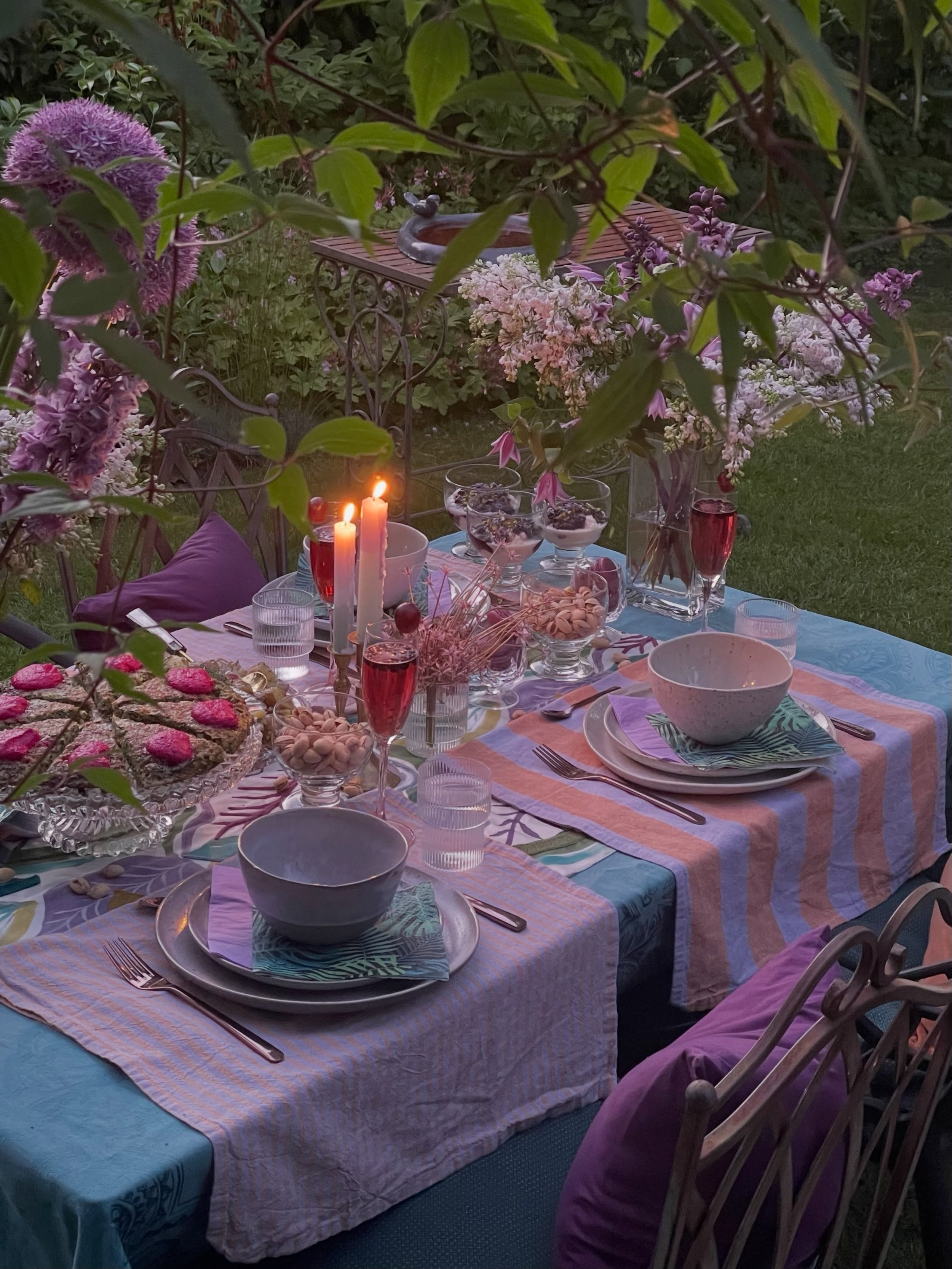 This year&rsquo;s summer colour is Lilac, and to welcome the season properly, David created a wonderful menu built around Lilac and I set the table outside for 3.
For all the food details, head over to the @designtalk.show channel, where David will t