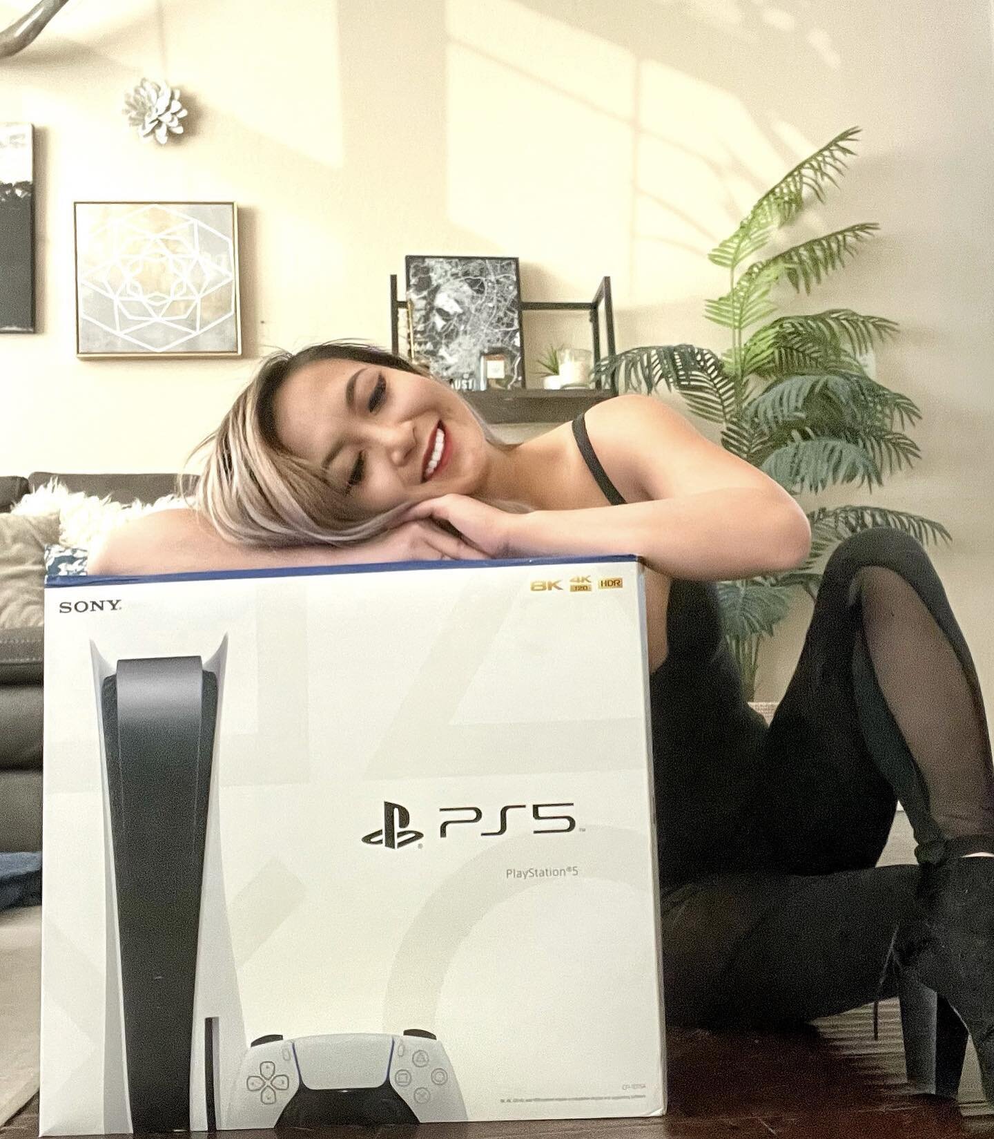 ...I got an early birthday gift, hehe 🥰🥰🥰 This PS5 and I are about to become best buds. I haven&rsquo;t owned a @PlayStation in a LONG time (since PS2 😨) so this was truly such a wonderful surprise! 

As for games, I got Spider-Man Miles Morales 