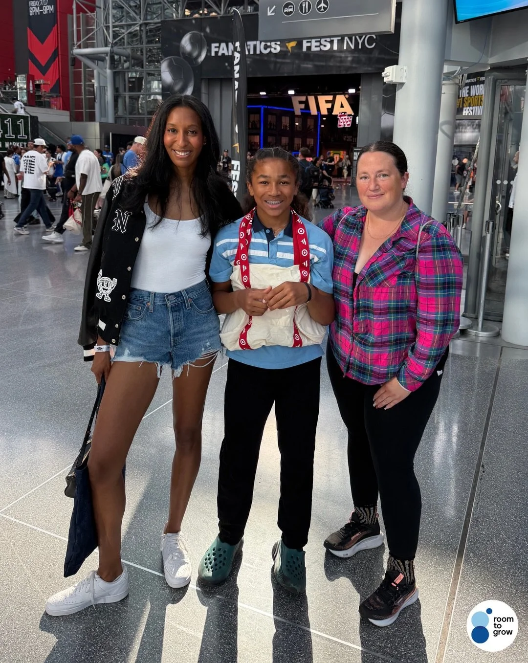 Still smiling about our time at @fanaticsfest ⚾🏀🏈

Earlier this month, thanks to our incredible partners at @fanatics, members of the Room to Grow team and graduates from our program had the chance to experience an unforgettable weekend.

We&rsquo;