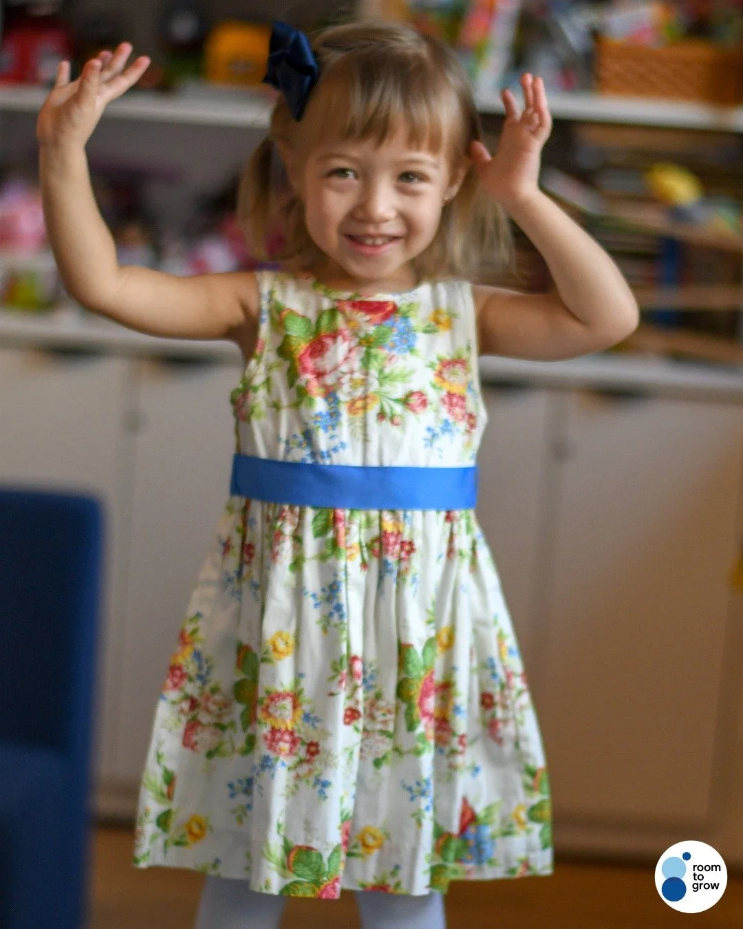 Arms up, ready for a big night 💫 and ours is coming up this October 20 at our Annual Gala in NYC! Join us to celebrate the families and community who make Room to Grow so special.