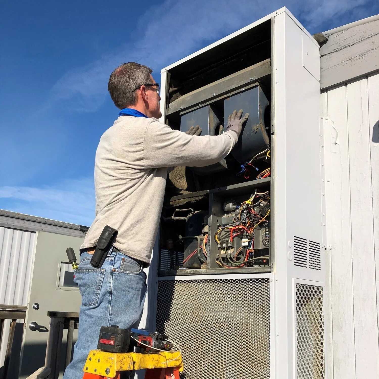 Property managers, are you reviewing service contracts for 2026?

Autumn Construction&rsquo;s mechanical team specializes in HVAC maintenance programs that keep your buildings running smoothly year-round. From chillers and boilers to filter changes a