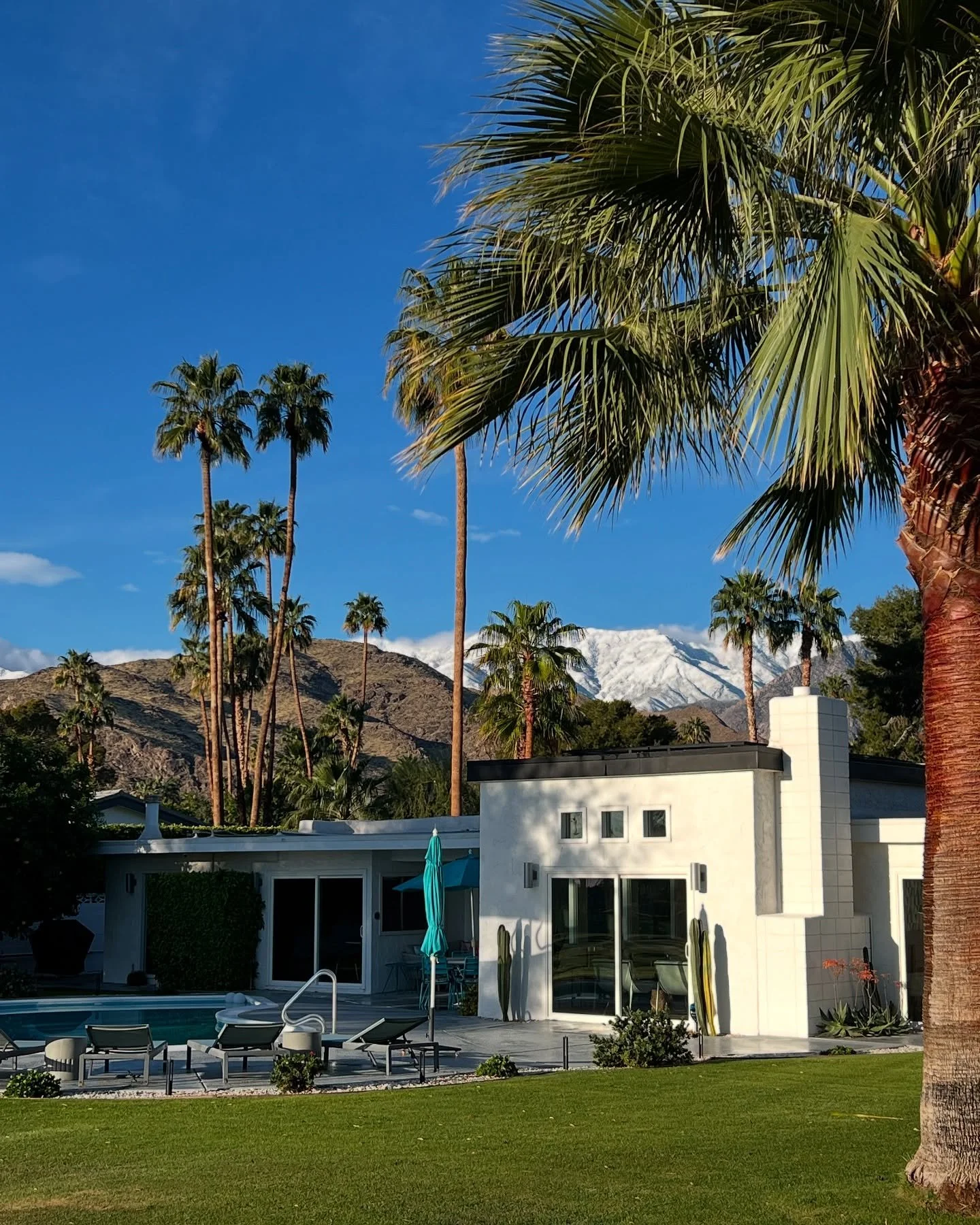 Beautiful snow capped mountains at Casa Agave. The perfect backdrop to the Indian Wells Tennis Tournament this weekend! ❄️🎾🏔️

📸: @briansperspective