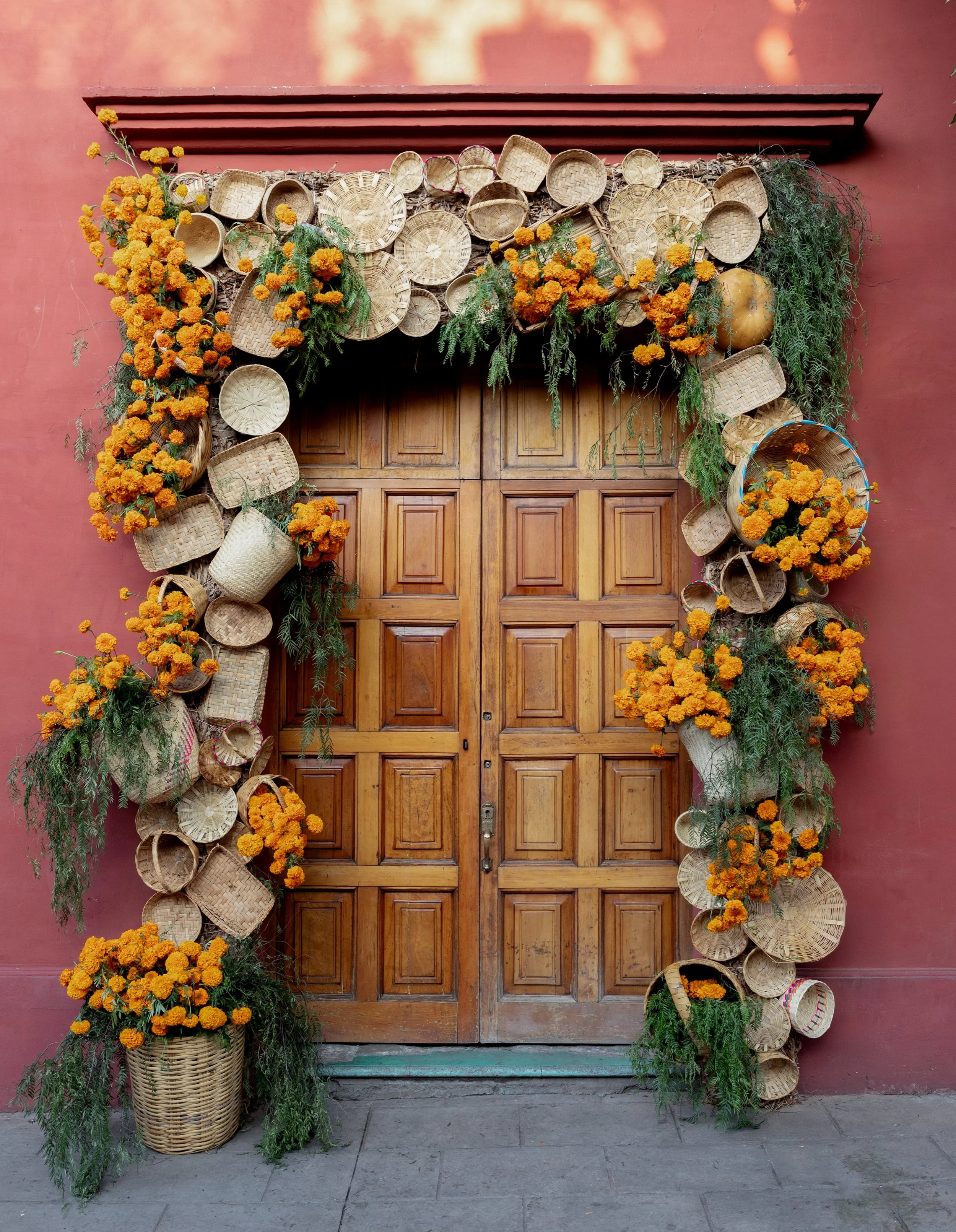 Did you know that the cempas&uacute;chil (marigold) is recognized as the ceremonial D&iacute;a de Muertos flower used to guide the spirits of loved ones back home? All over Mexico, and especially in Oaxaca, the streets are decorated abundantly with t