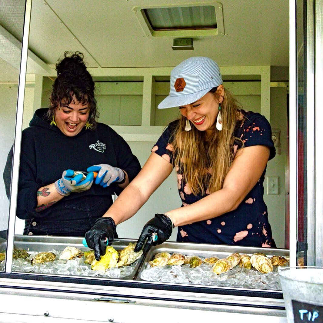 Friends who shuck together 🥲🦪⚔️👉👈 @makepots 

The first time I met Emily was about 4 years ago when she was working at an oyster bar in town and refused to serve me because I came in drunk and was already 3 sheets. 

I would see her around town, 