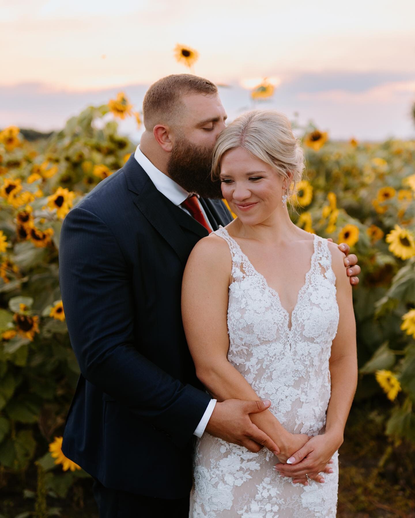 Sunflower fields foreverrrrr🥰